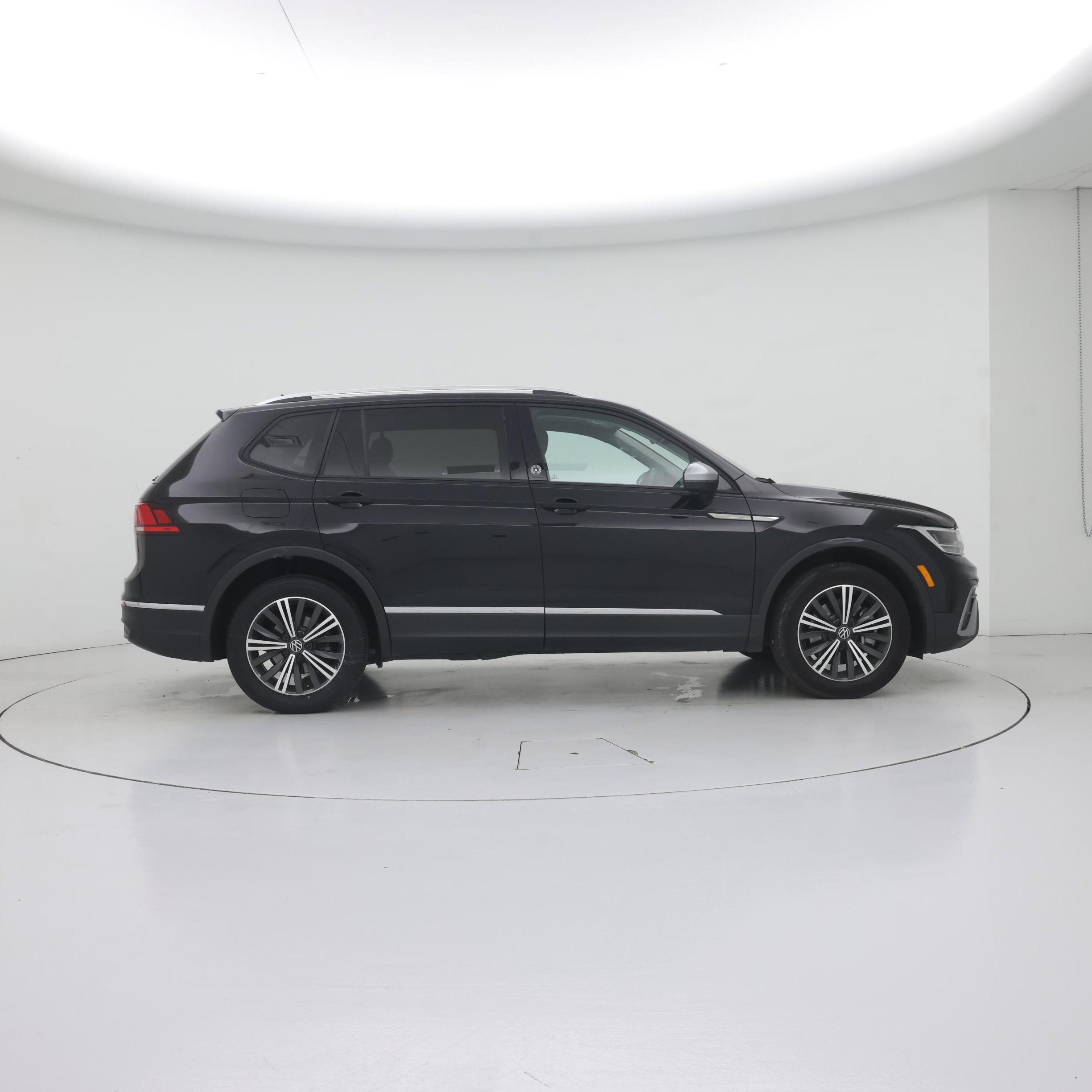 Thumbnail: 2024 Volkswagen Tiguan - 7