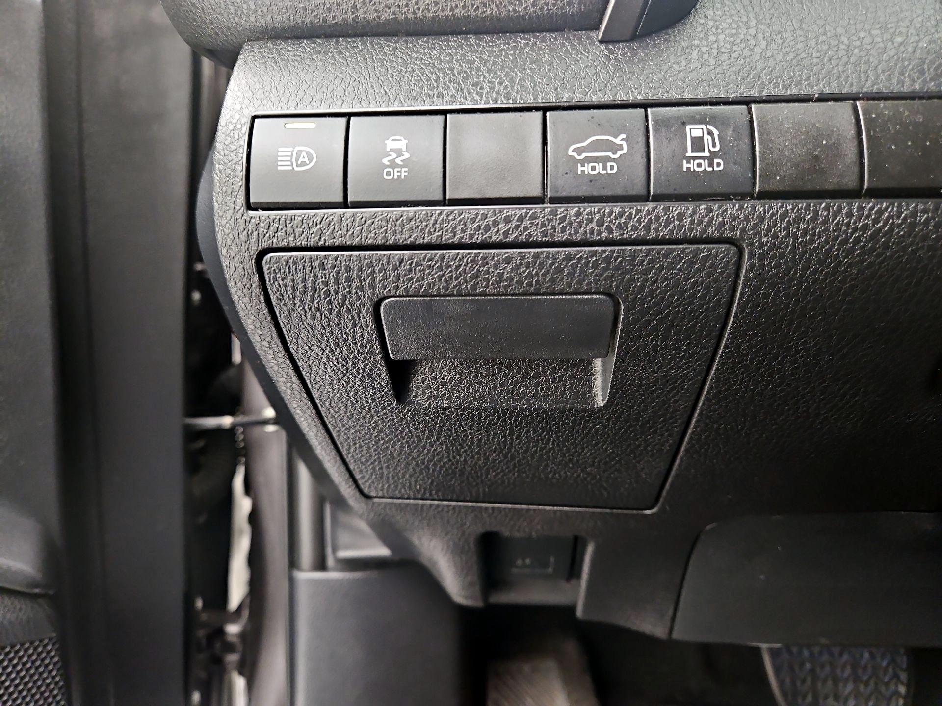 Thumbnail: 2020 Toyota Camry - 13