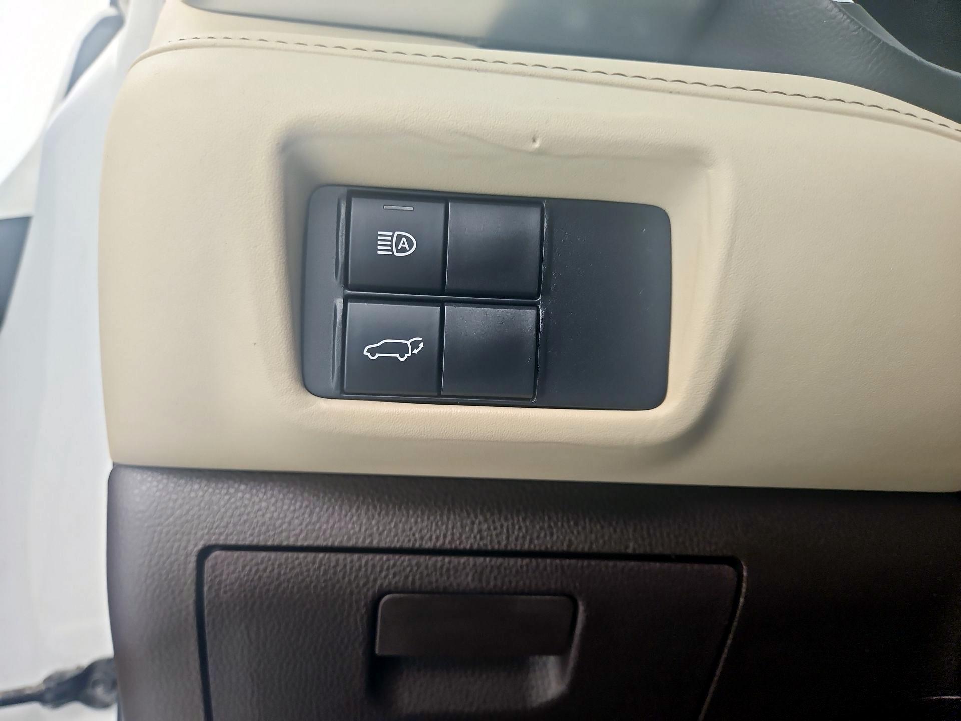 Thumbnail: 2020 Toyota Highlander - 13