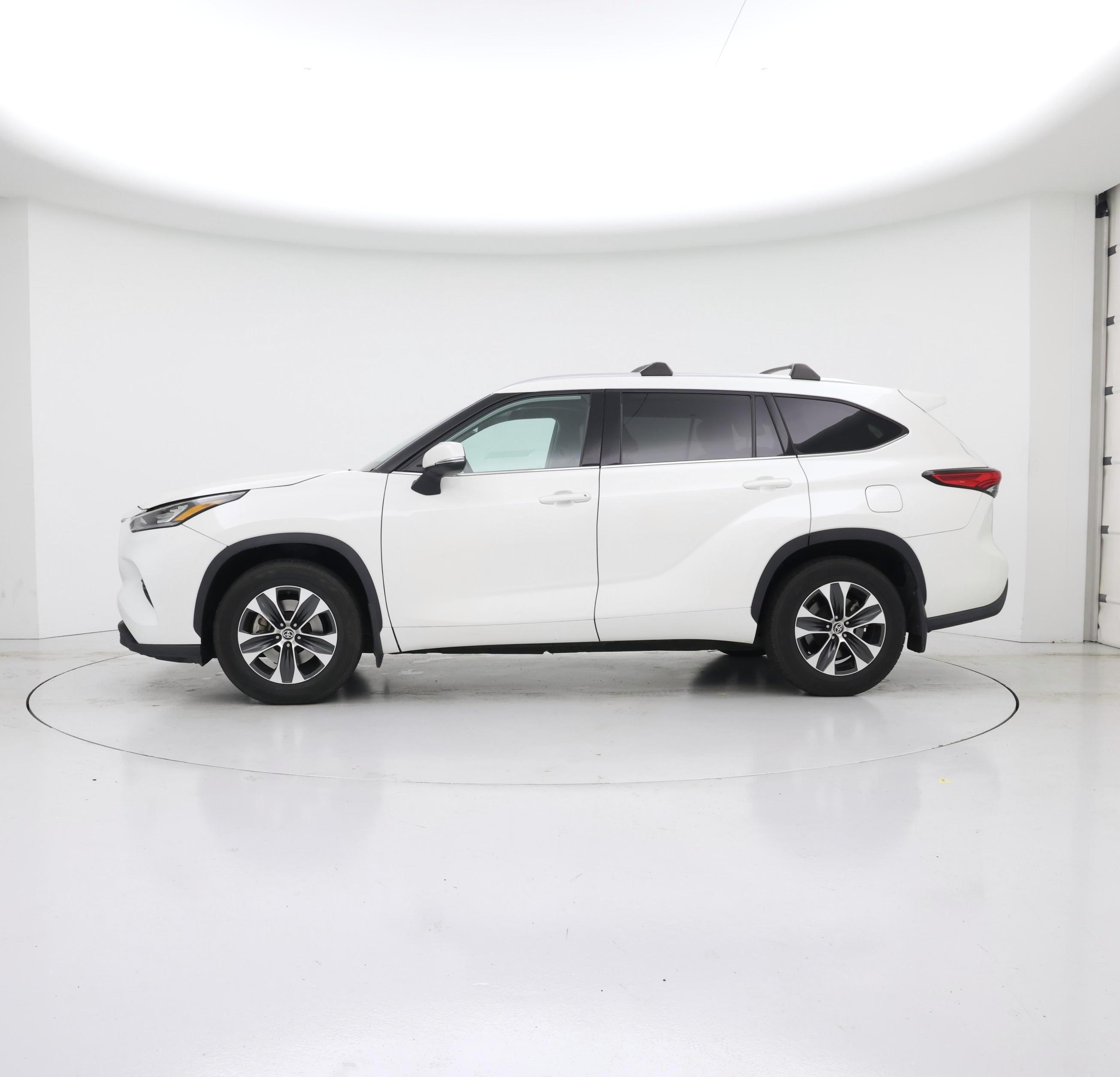 Thumbnail: 2020 Toyota Highlander - 3