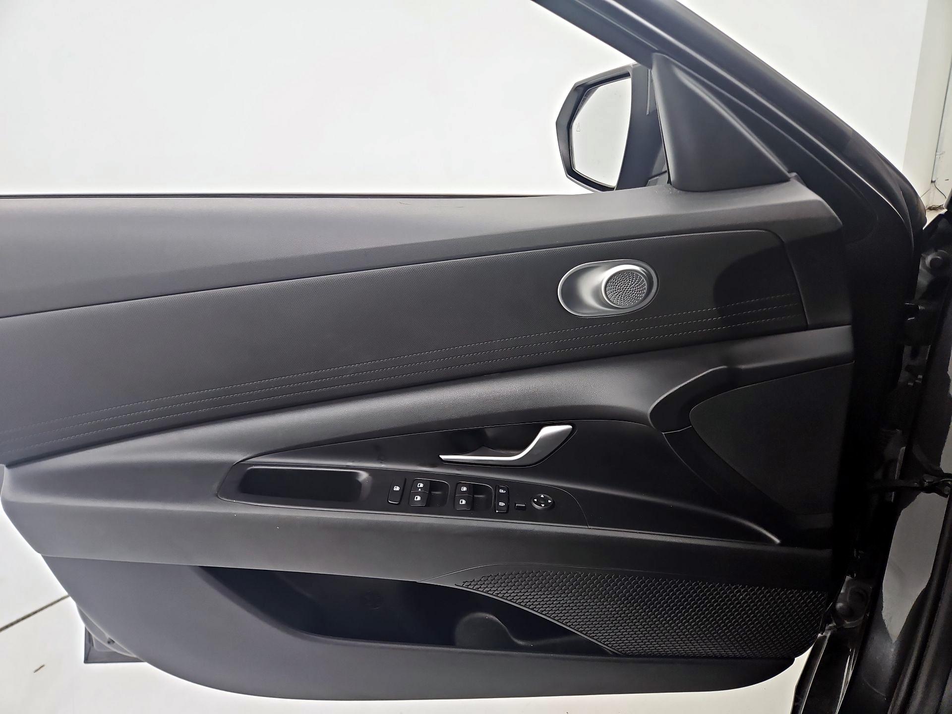 Thumbnail: 2022 Hyundai Elantra - 12