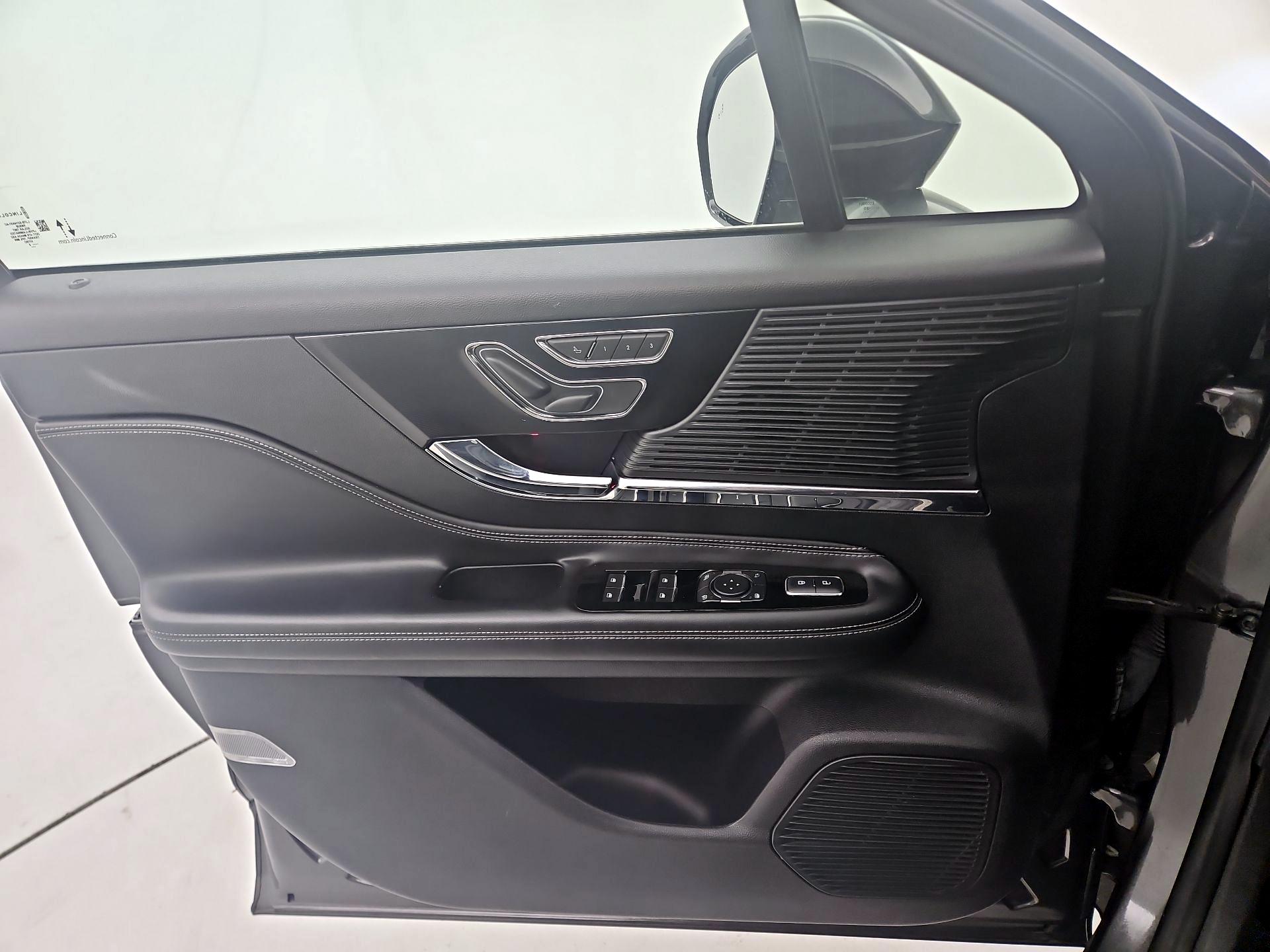 Thumbnail: 2020 Lincoln Corsair - 12