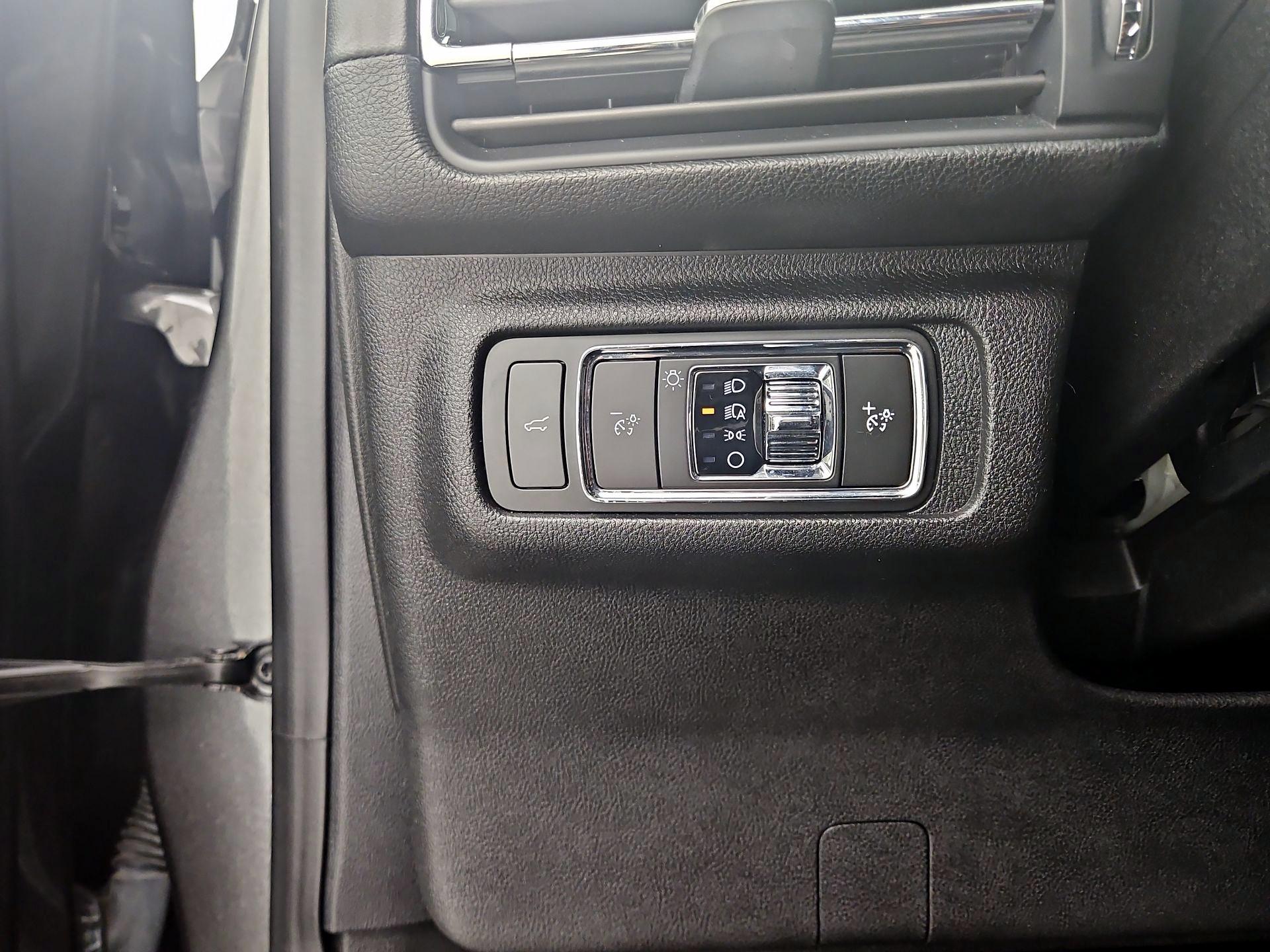 Thumbnail: 2020 Lincoln Corsair - 13