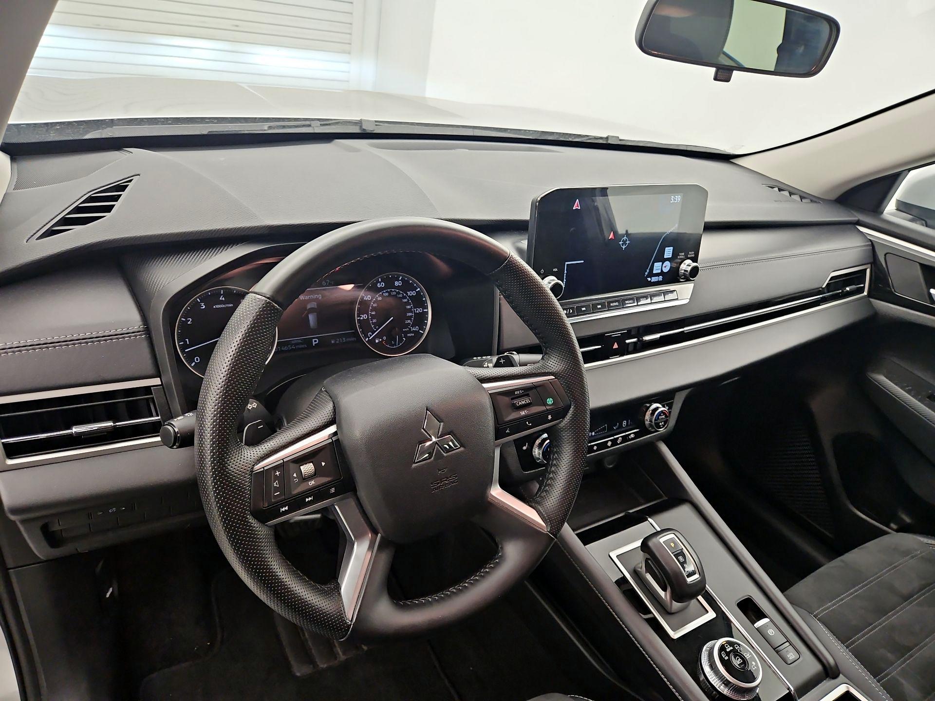 Thumbnail: 2024 Mitsubishi Outlander - 9