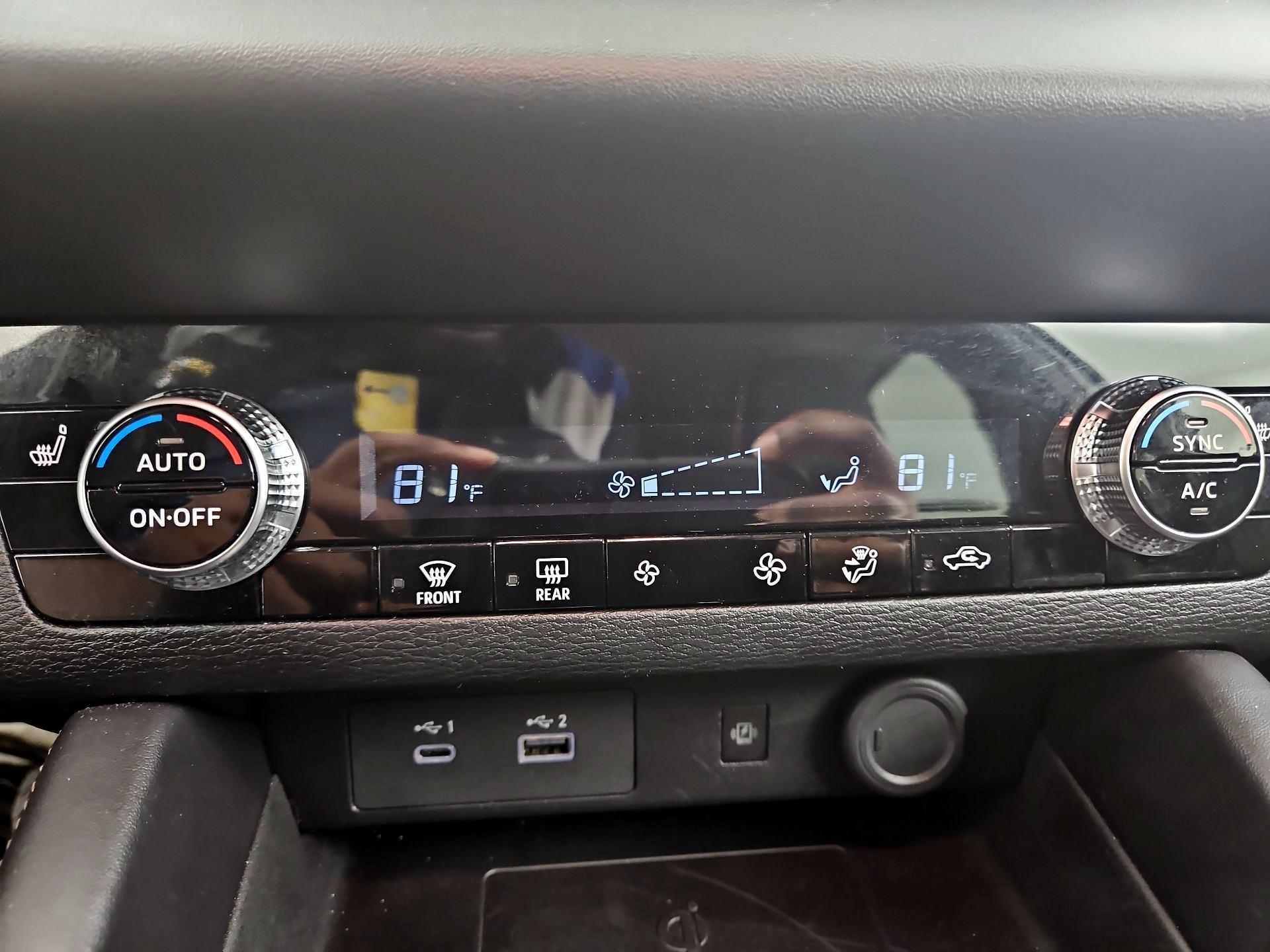 Thumbnail: 2024 Mitsubishi Outlander - 17