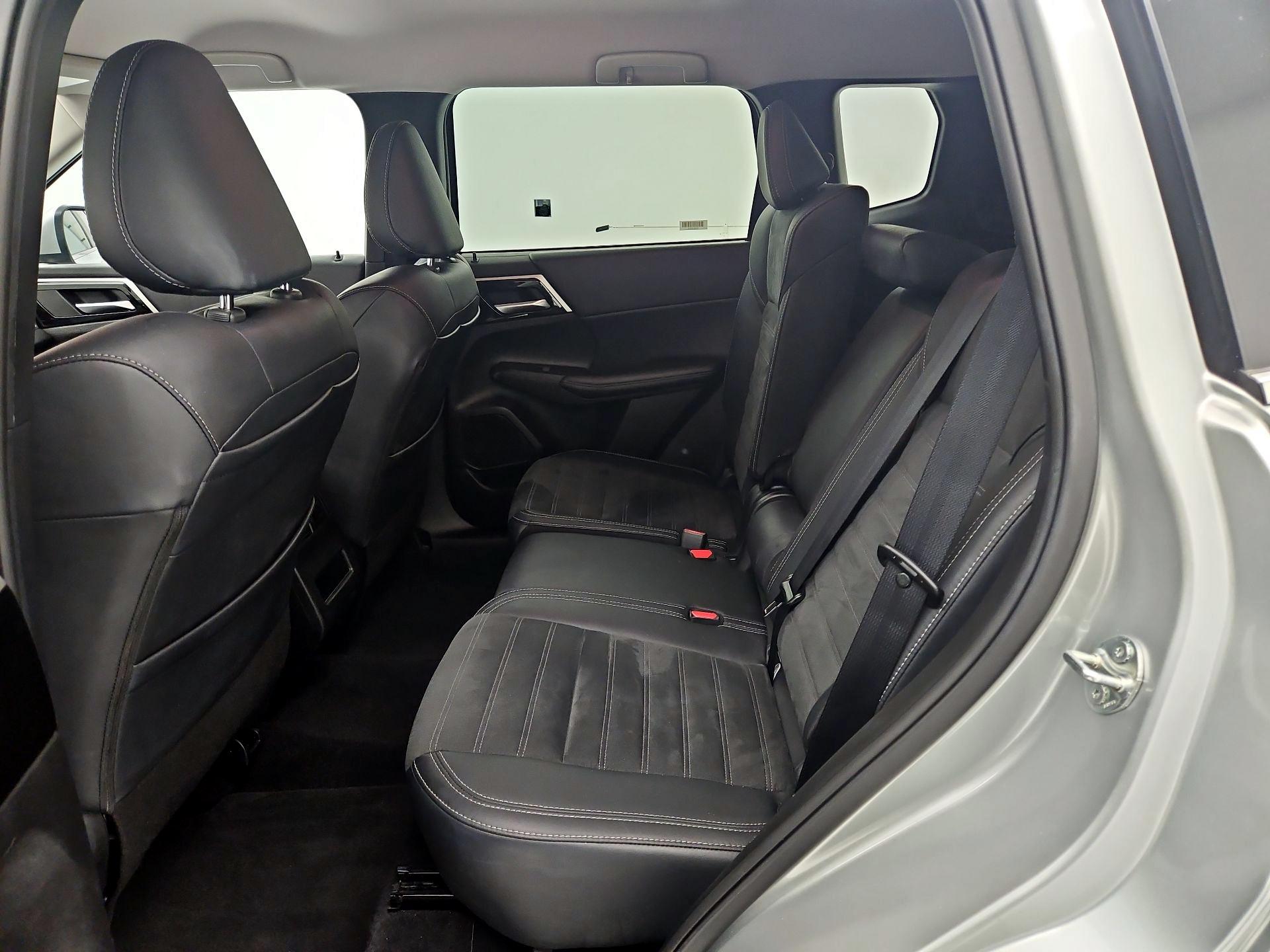 Thumbnail: 2024 Mitsubishi Outlander - 20