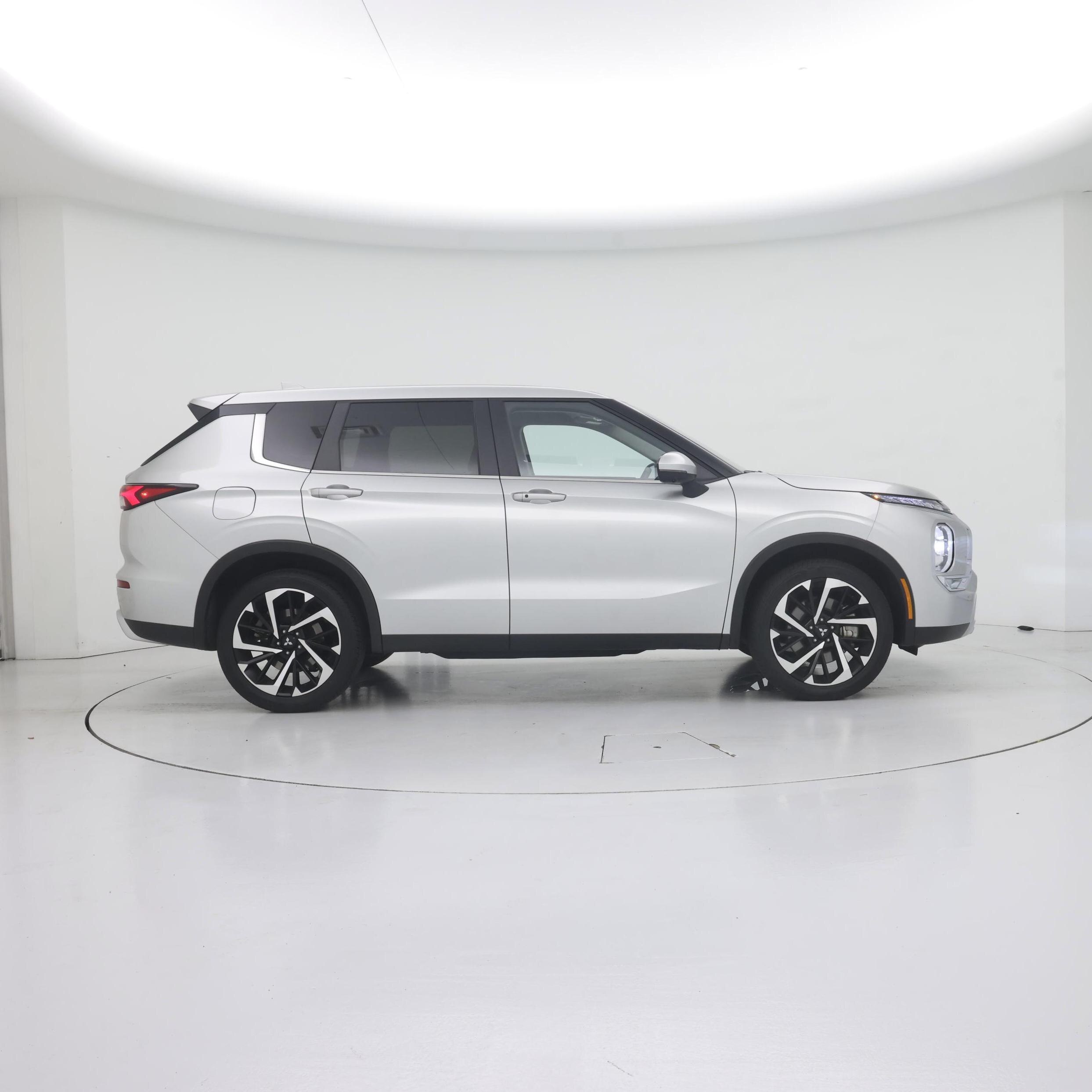 Thumbnail: 2024 Mitsubishi Outlander - 7