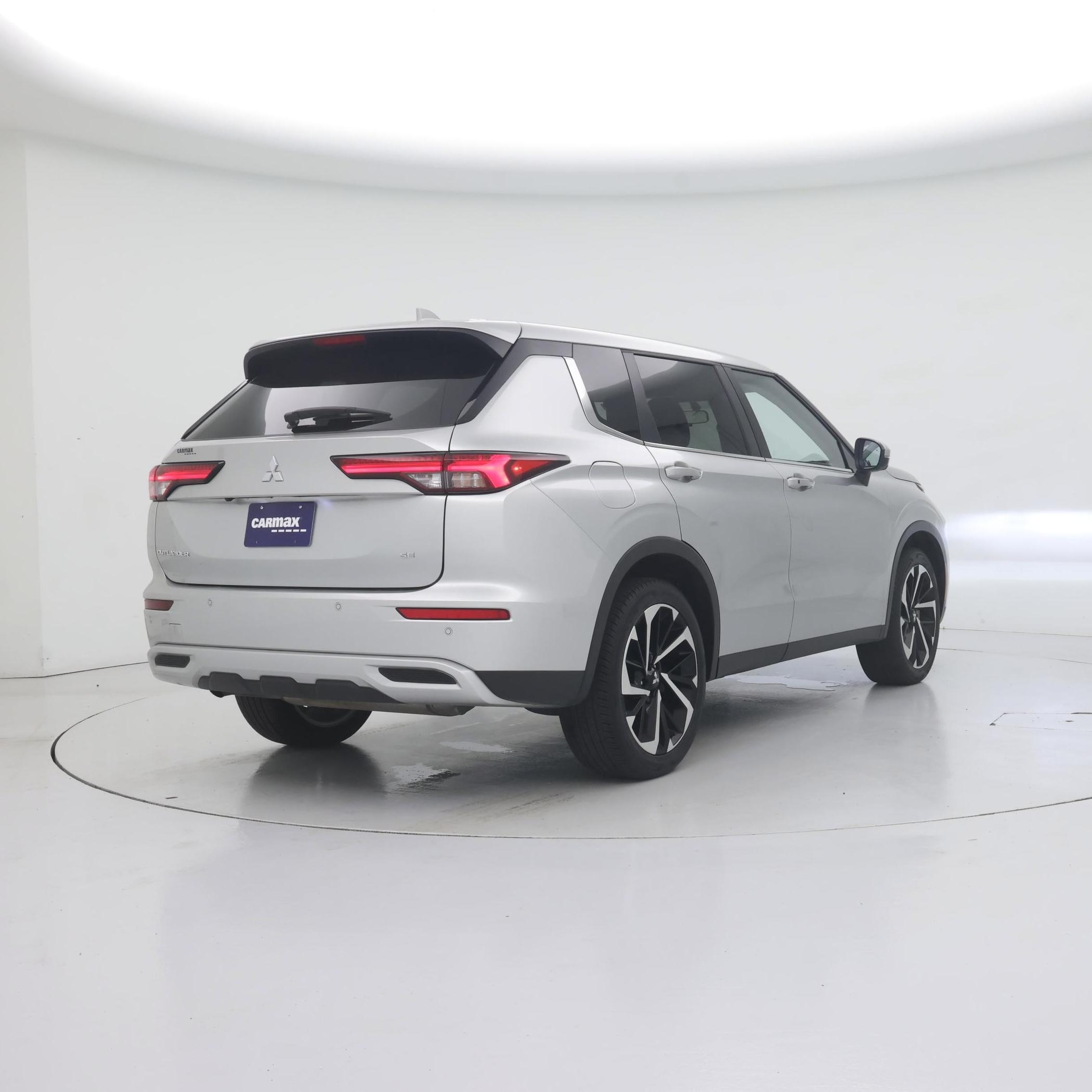 Thumbnail: 2024 Mitsubishi Outlander - 8