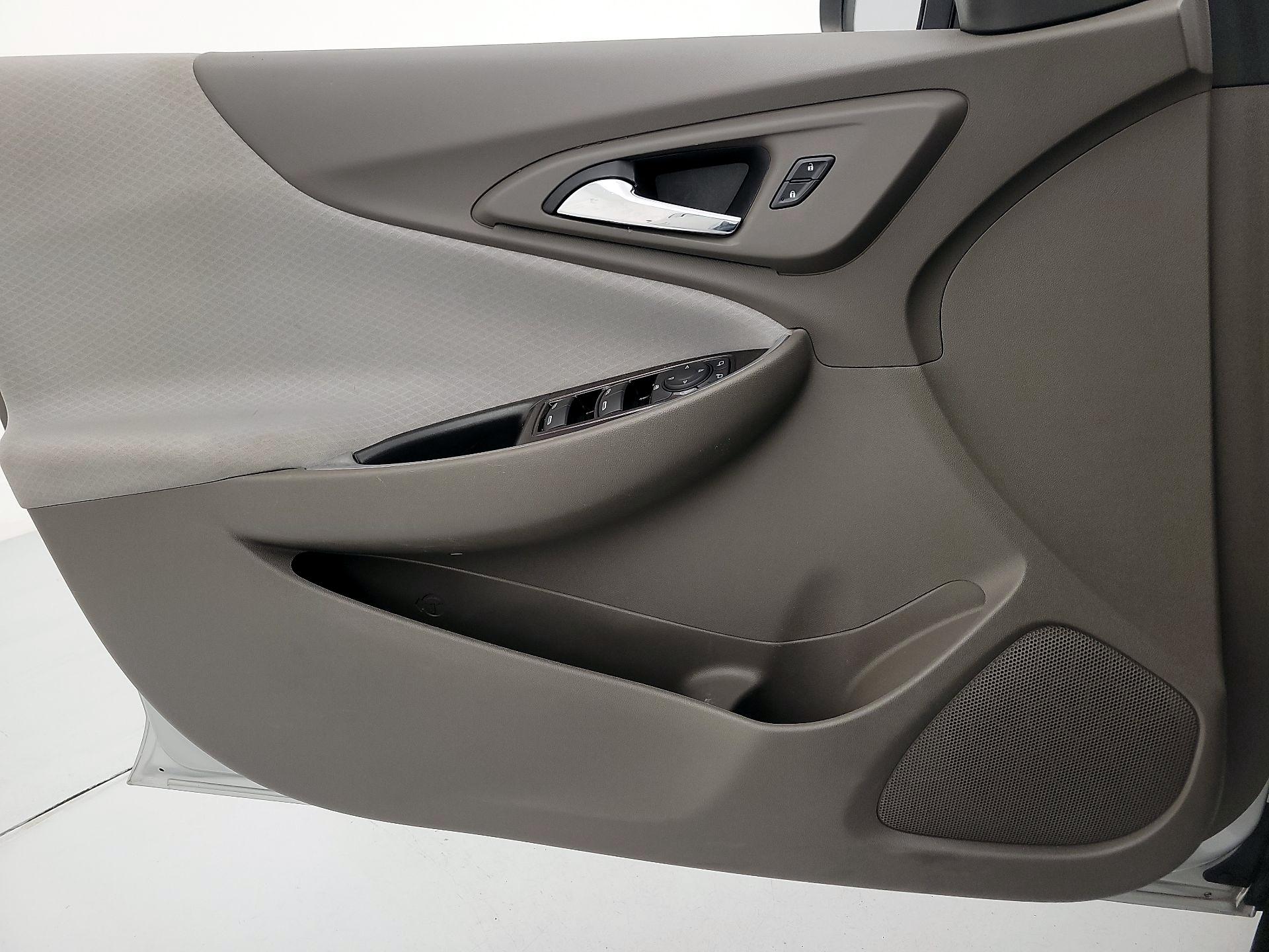 Thumbnail: 2021 Chevrolet Malibu - 12