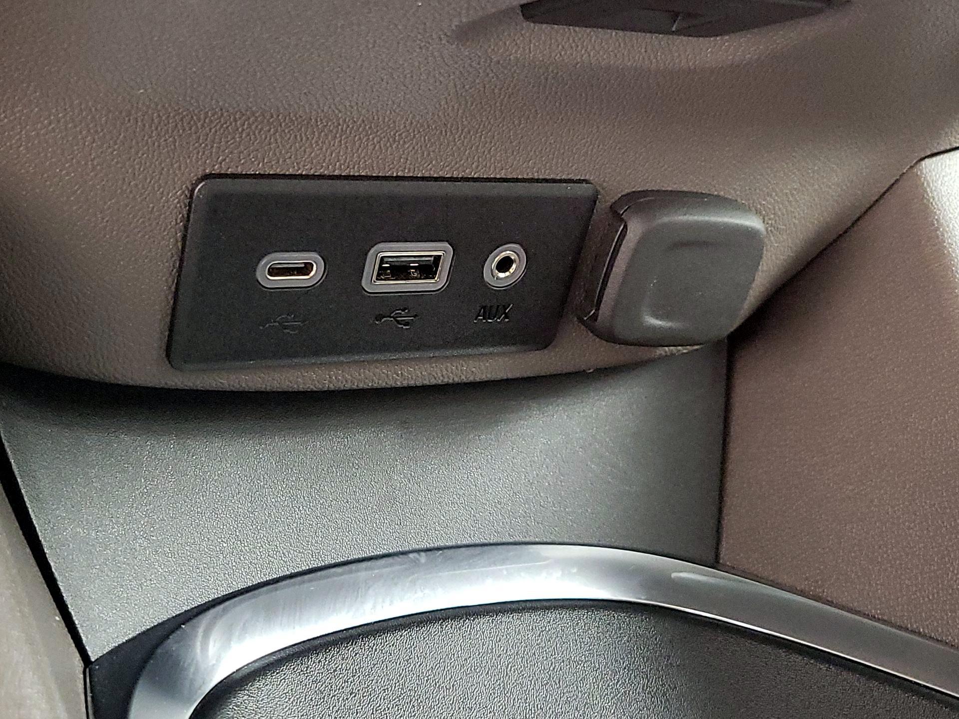 Thumbnail: 2021 Chevrolet Malibu - 18