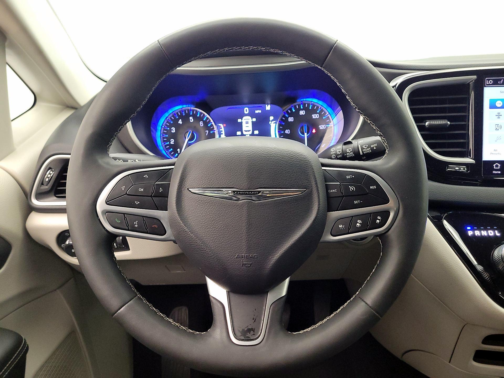 Thumbnail: 2024 Chrysler Pacifica - 10