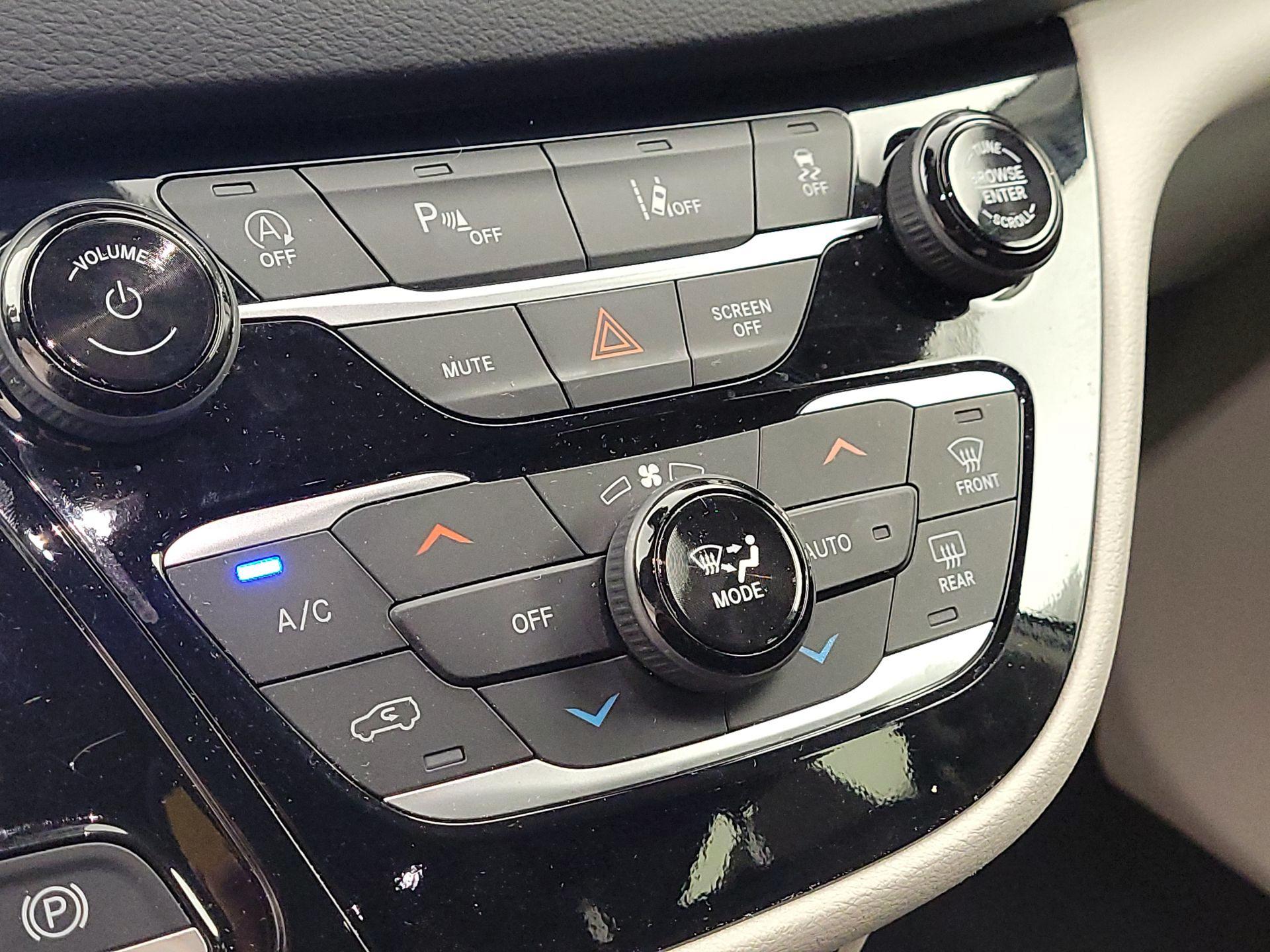 Thumbnail: 2024 Chrysler Pacifica - 16