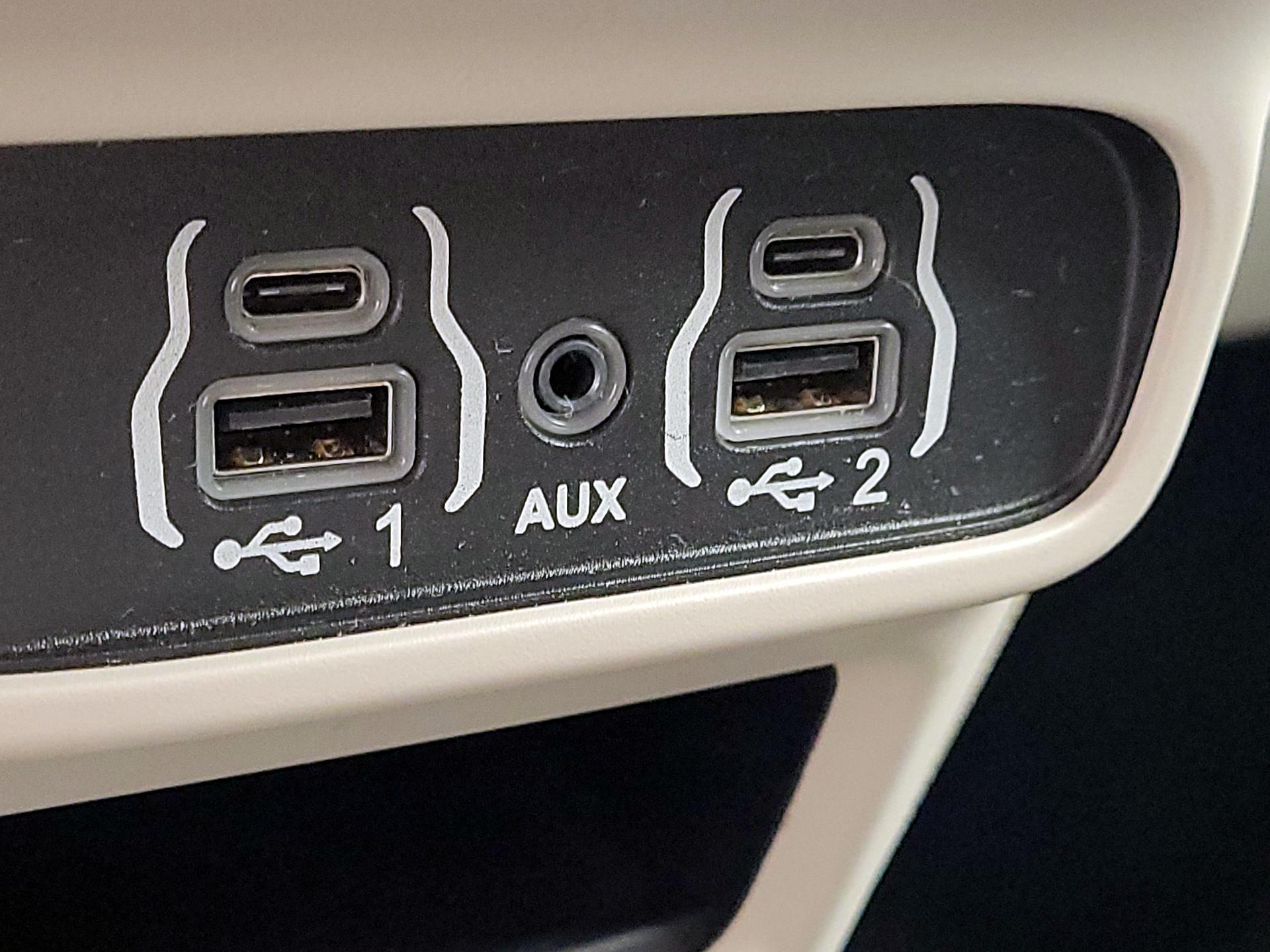 Thumbnail: 2024 Chrysler Pacifica - 18