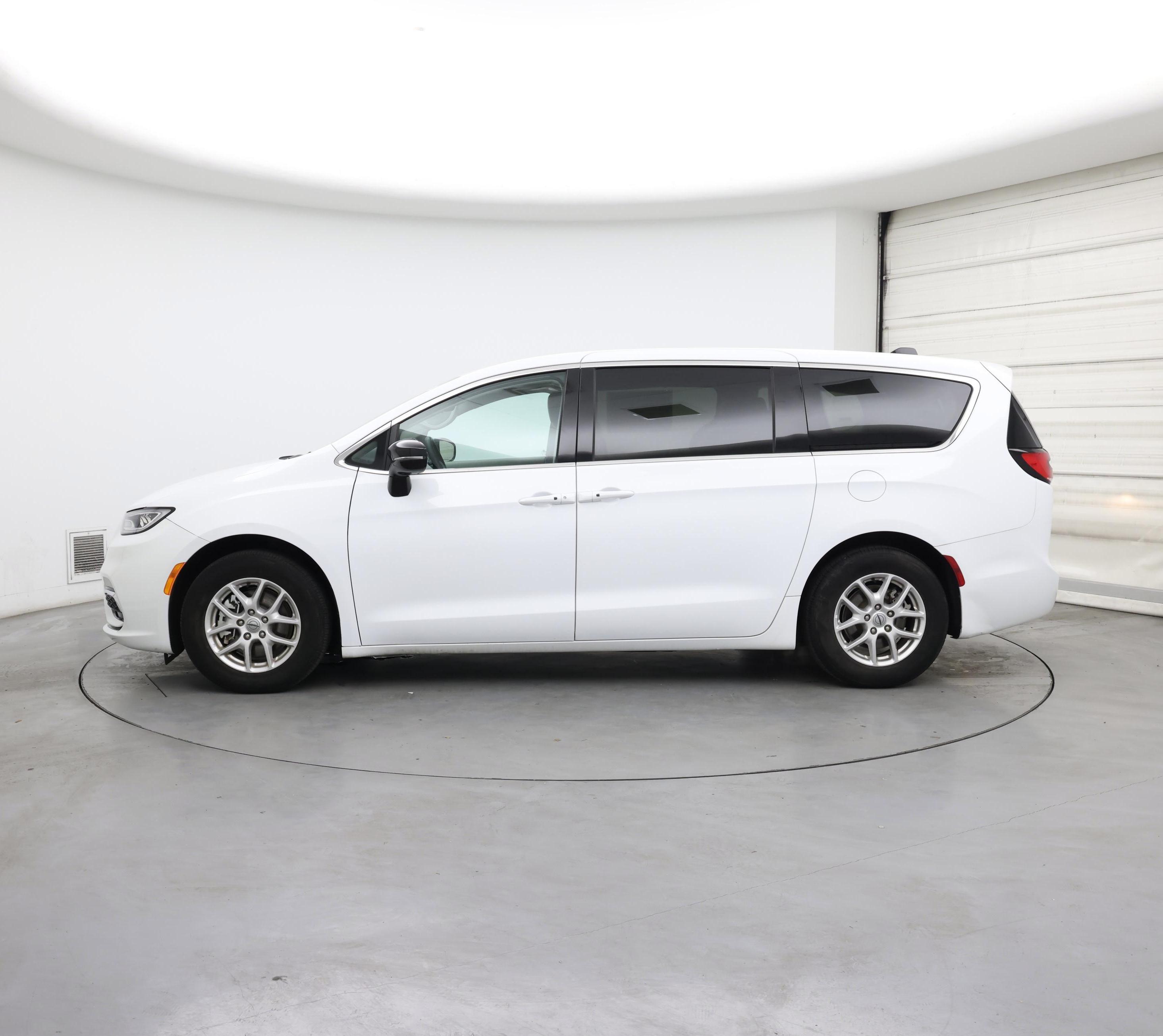 Thumbnail: 2024 Chrysler Pacifica - 3