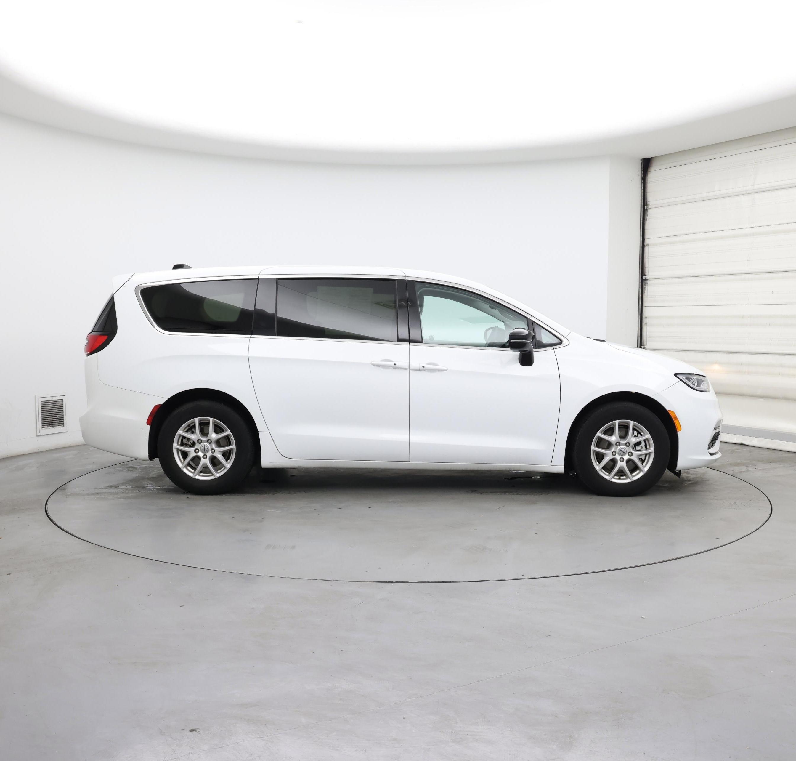 Thumbnail: 2024 Chrysler Pacifica - 7