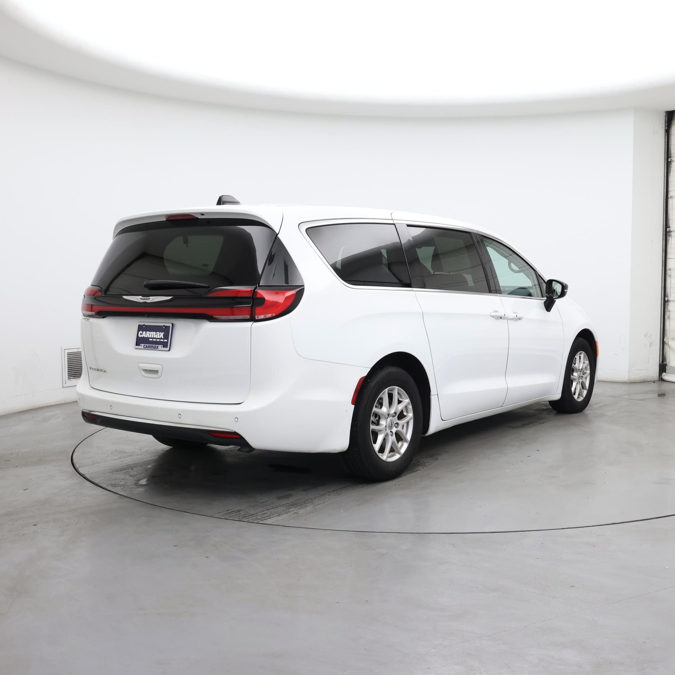 Thumbnail: 2024 Chrysler Pacifica - 8