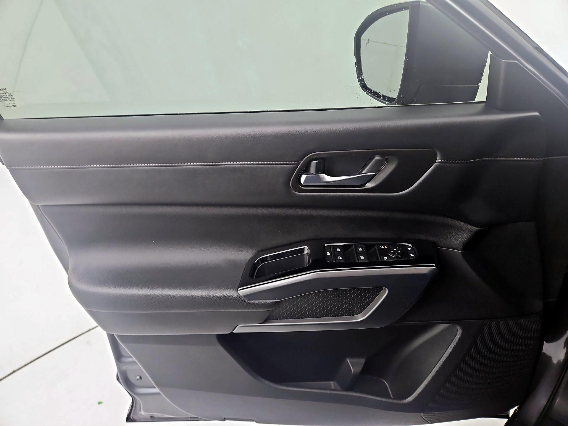 Thumbnail: 2023 Nissan Pathfinder - 12