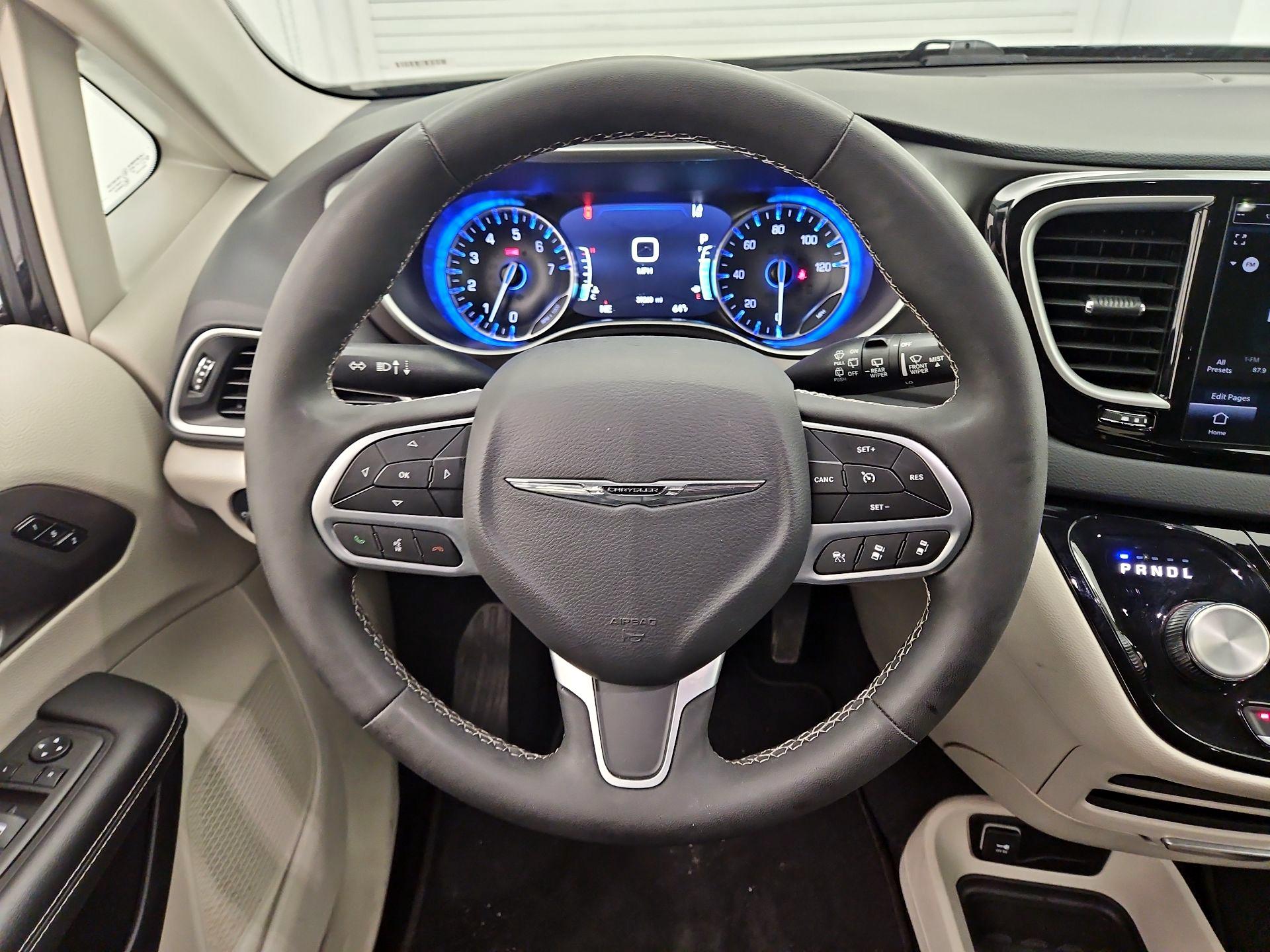 Thumbnail: 2024 Chrysler Pacifica - 10