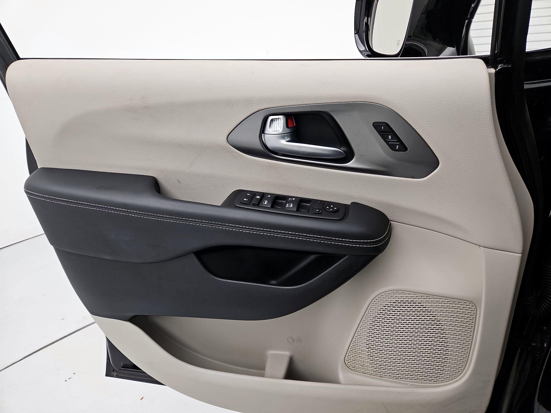 Thumbnail: 2024 Chrysler Pacifica - 12