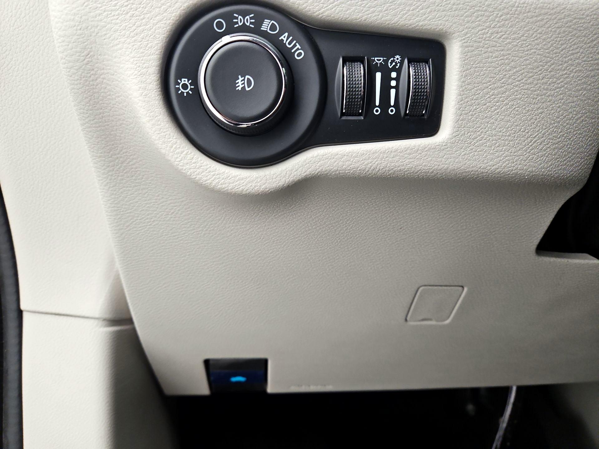 Thumbnail: 2024 Chrysler Pacifica - 13