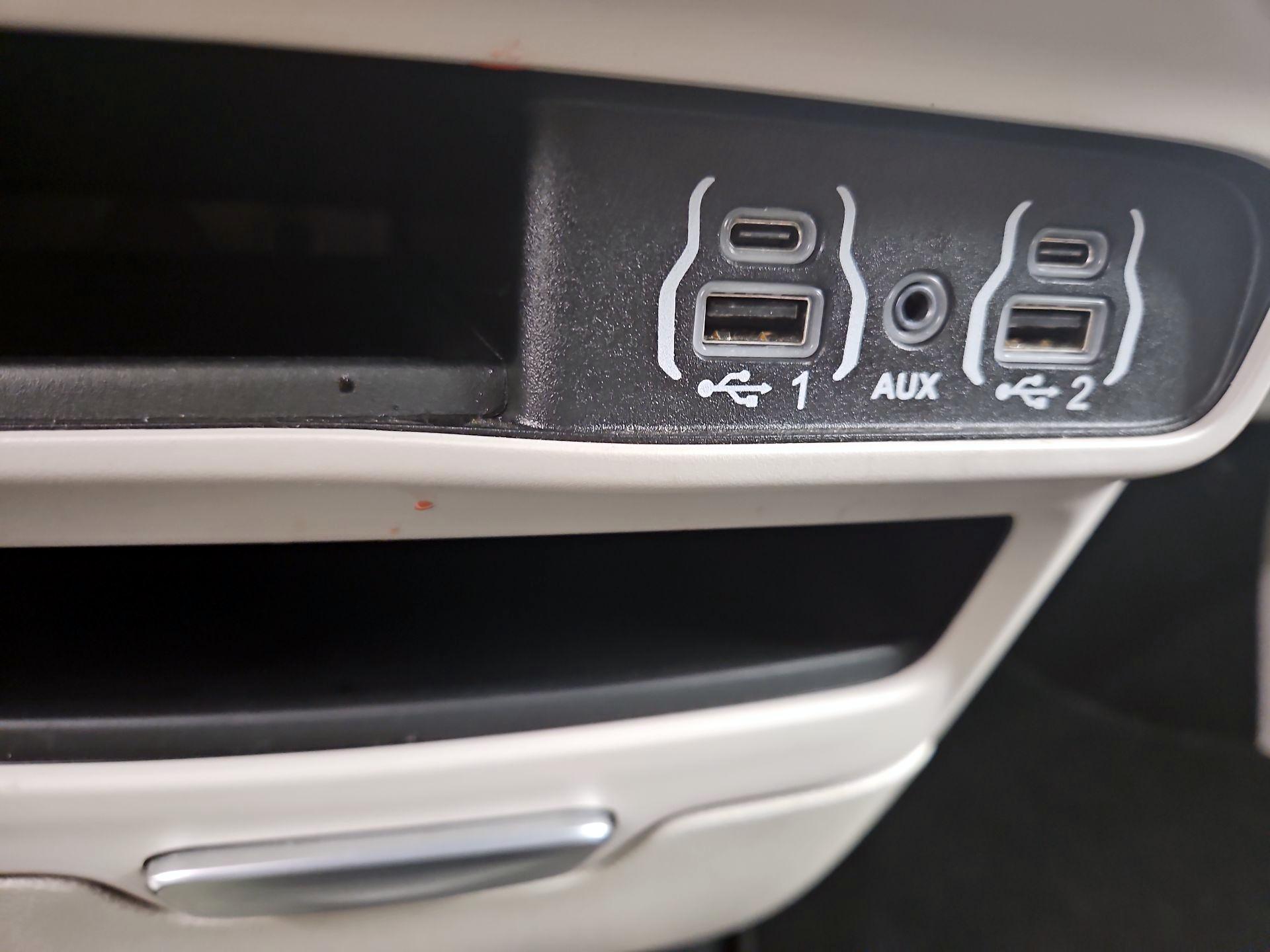 Thumbnail: 2024 Chrysler Pacifica - 18