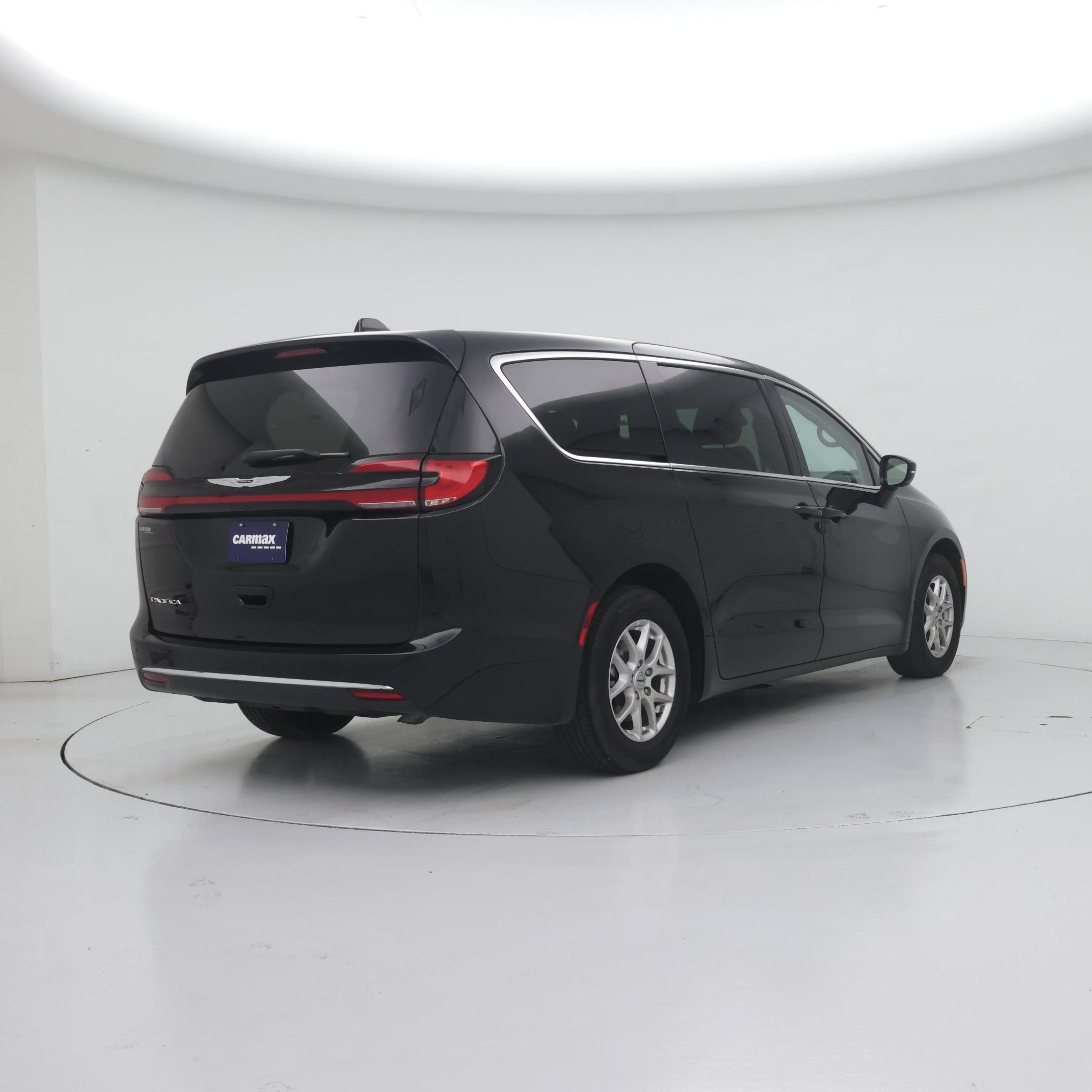 Thumbnail: 2024 Chrysler Pacifica - 8