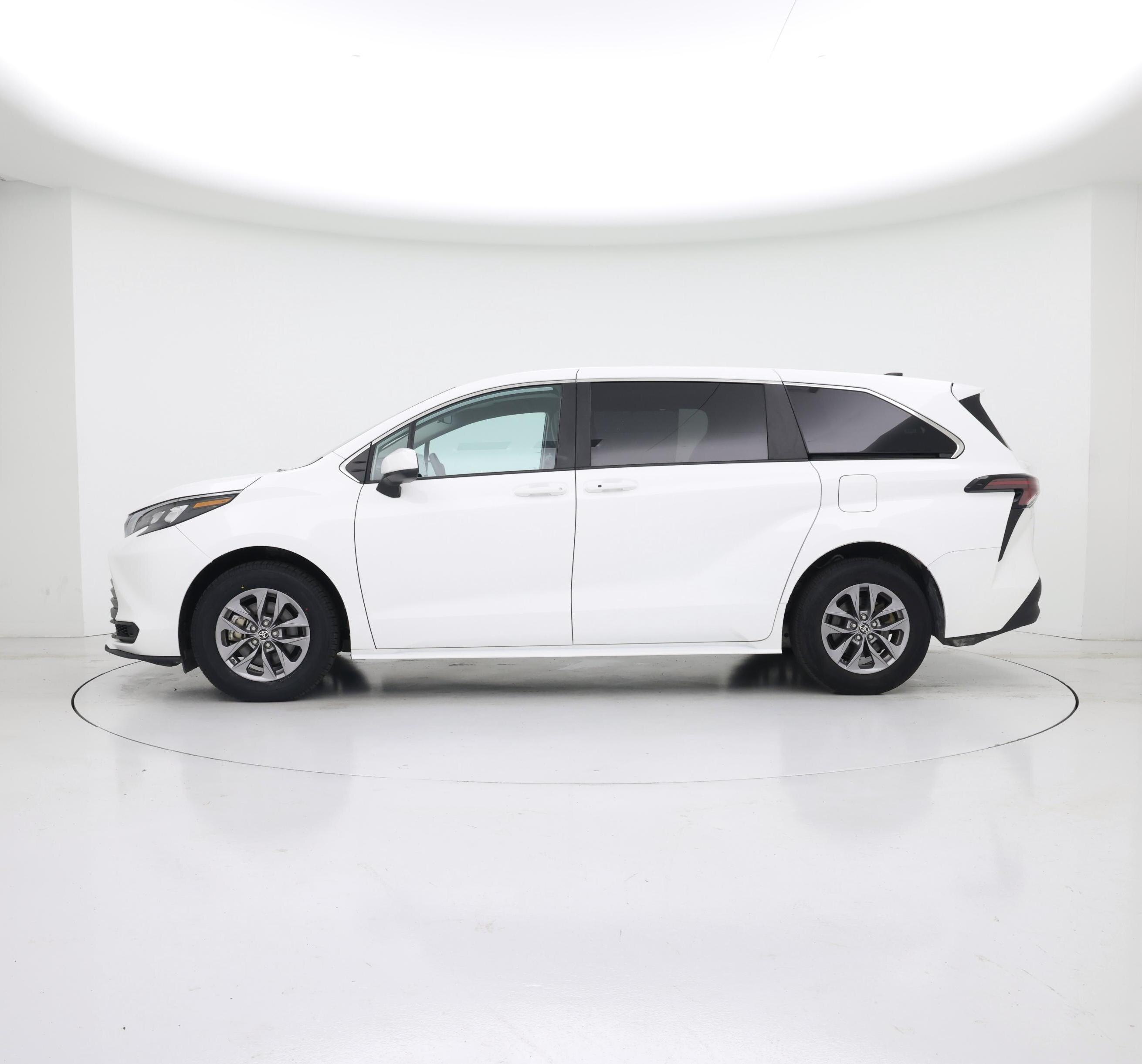 Thumbnail: 2024 Toyota Sienna - 3
