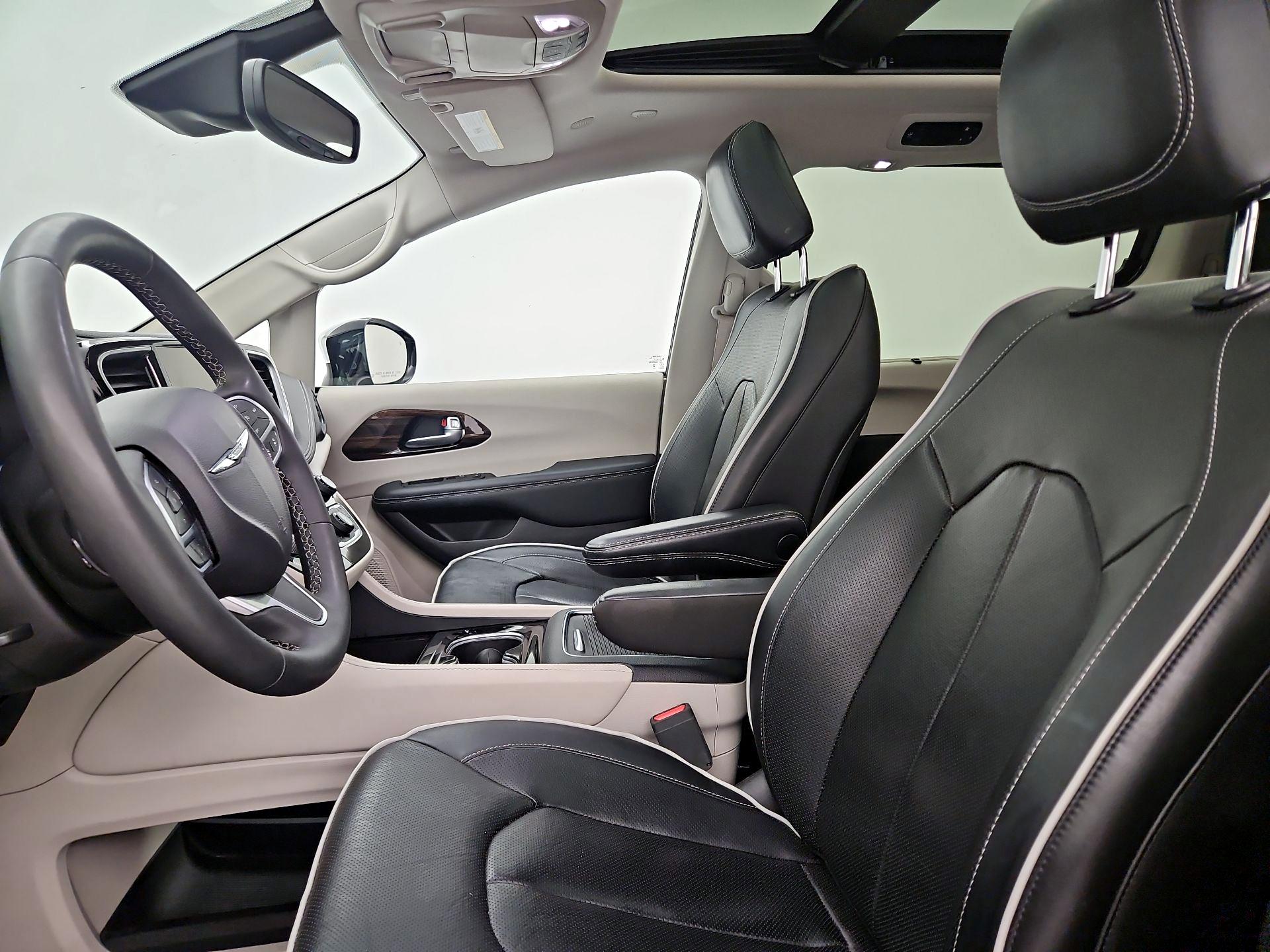 Thumbnail: 2023 Chrysler Pacifica - 9