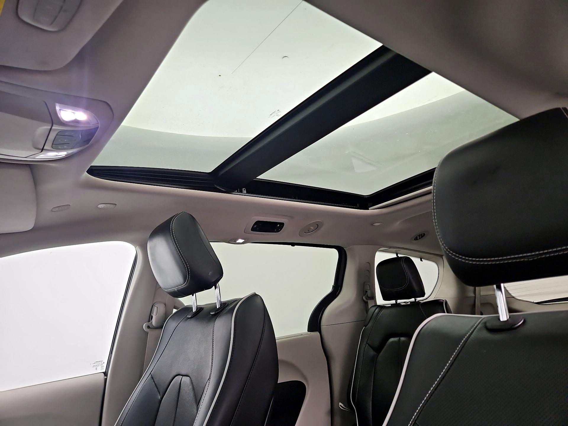 Thumbnail: 2023 Chrysler Pacifica - 18