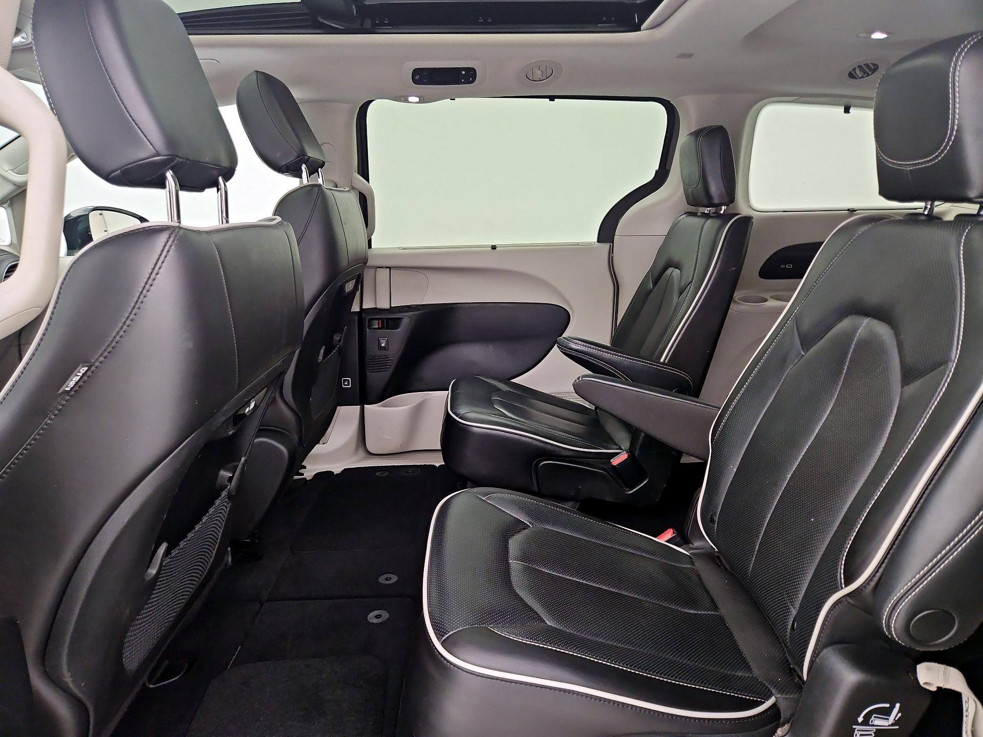Thumbnail: 2023 Chrysler Pacifica - 19