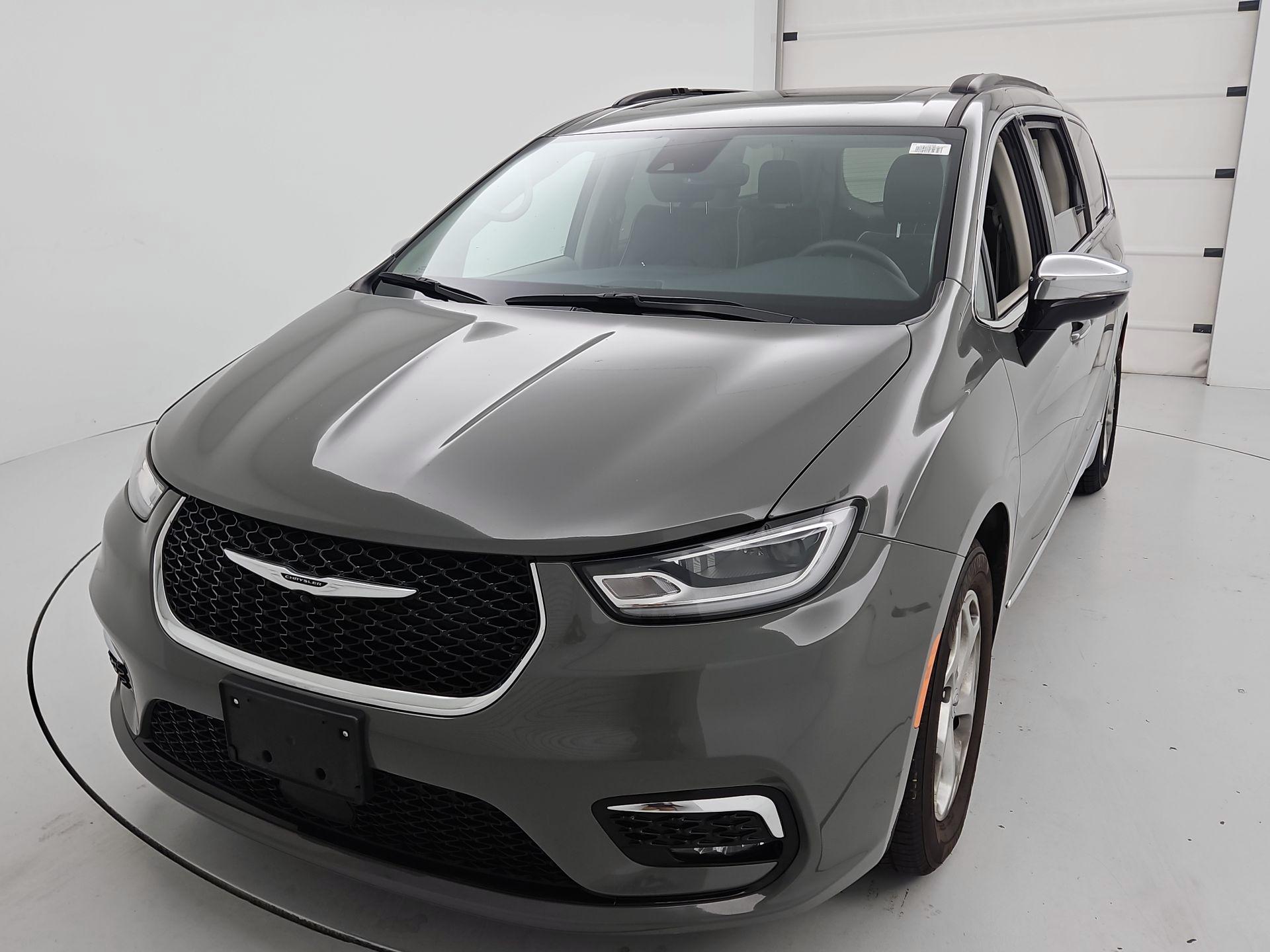 Thumbnail: 2023 Chrysler Pacifica - 3