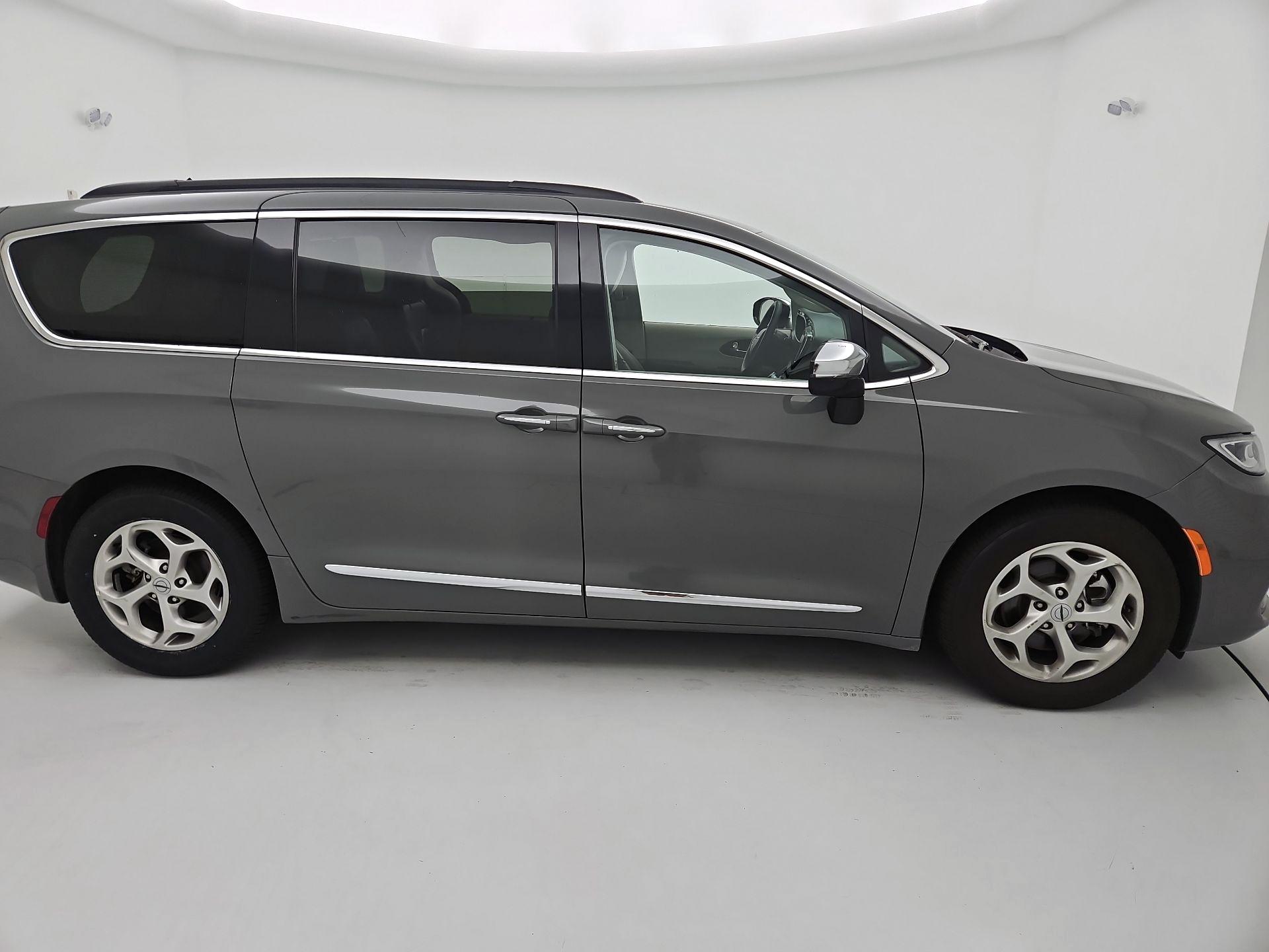 Thumbnail: 2023 Chrysler Pacifica - 4