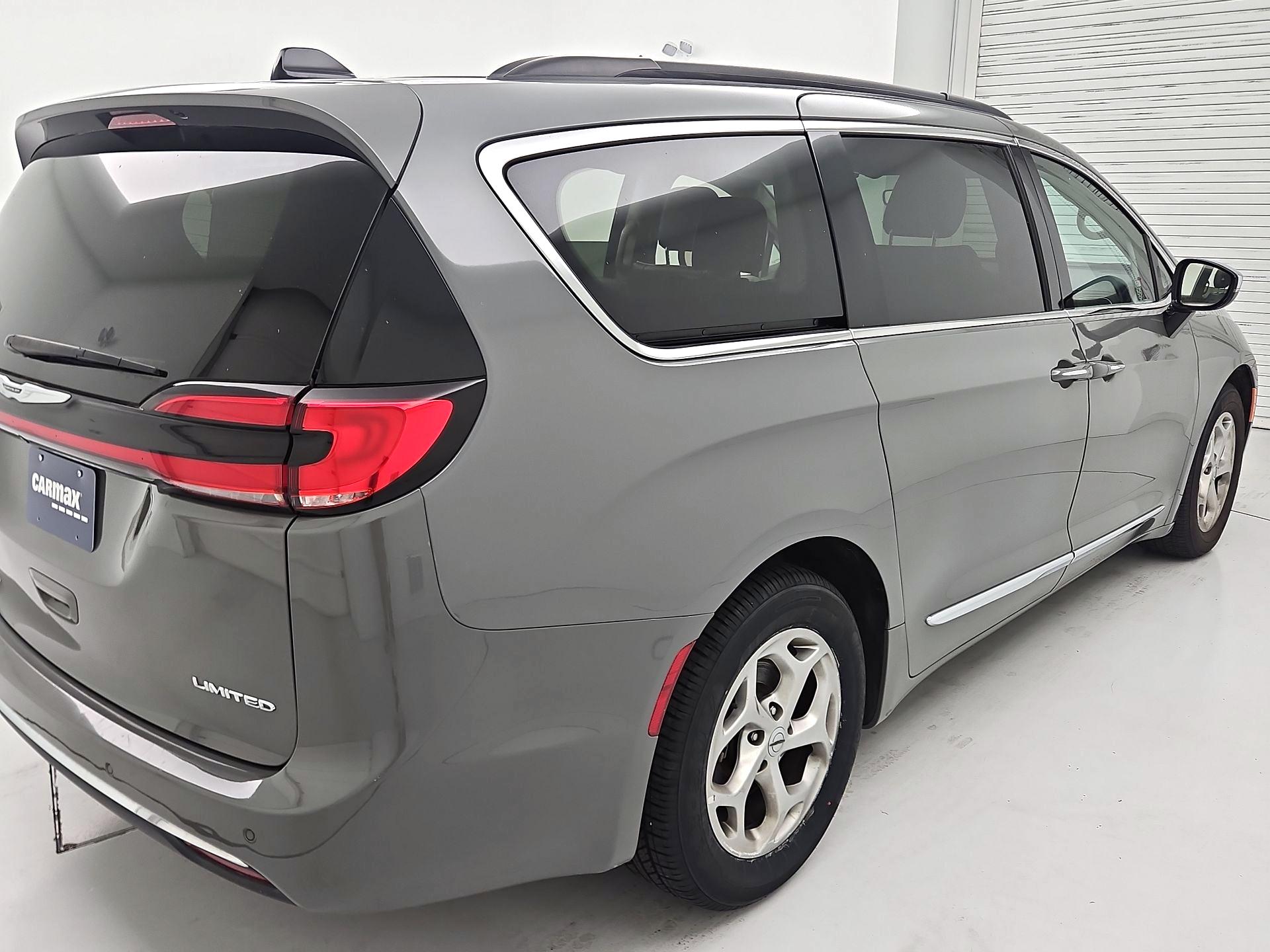 Thumbnail: 2023 Chrysler Pacifica - 5