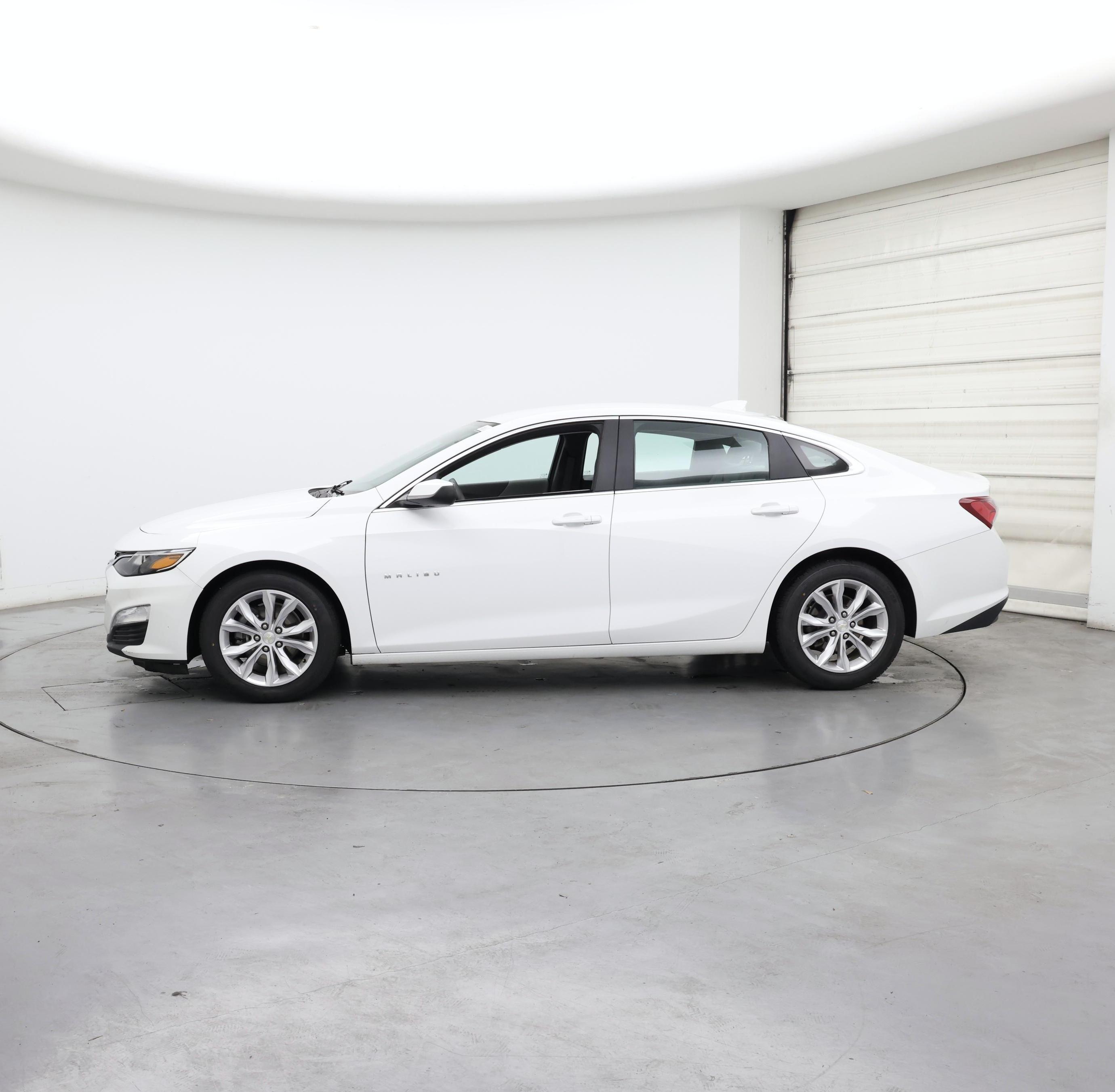 Thumbnail: 2020 Chevrolet Malibu - 3