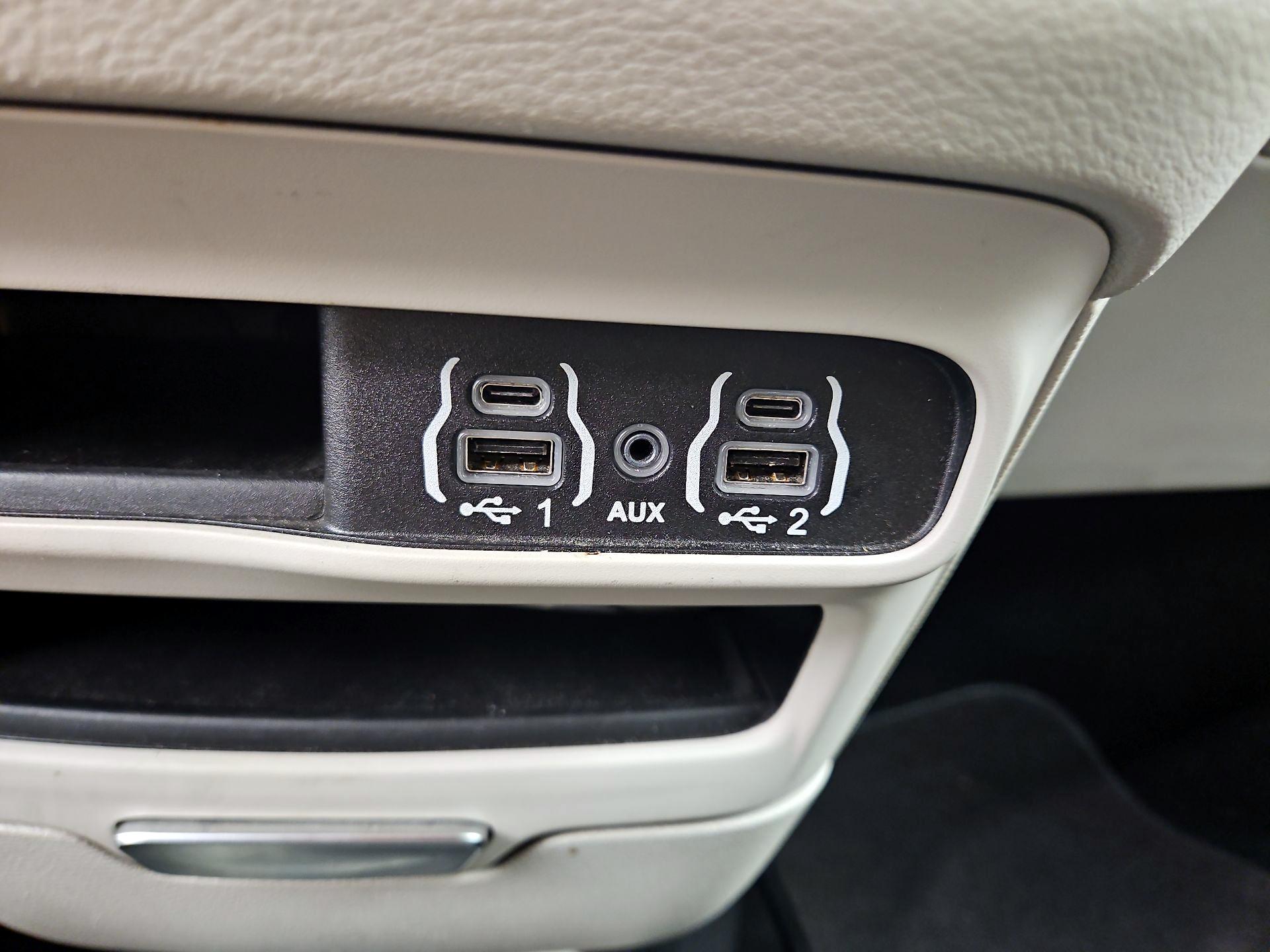 Thumbnail: 2023 Chrysler Voyager - 18