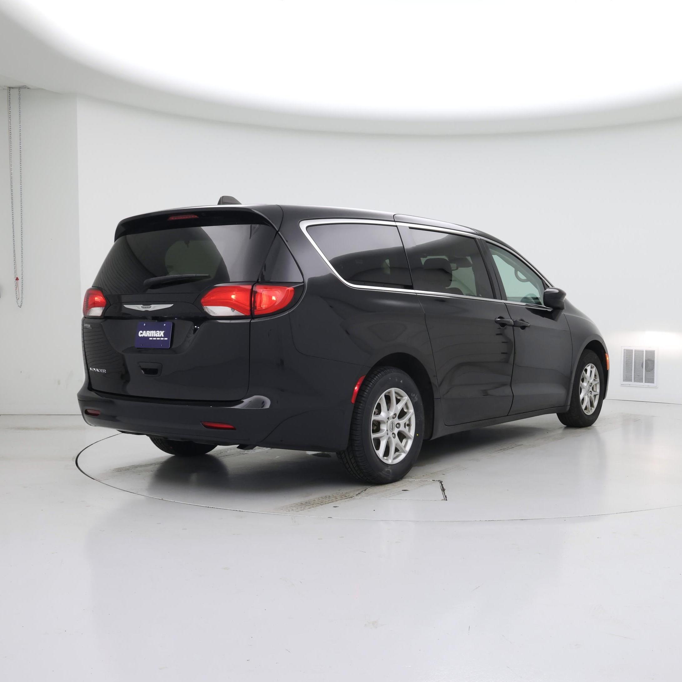 Thumbnail: 2023 Chrysler Voyager - 8