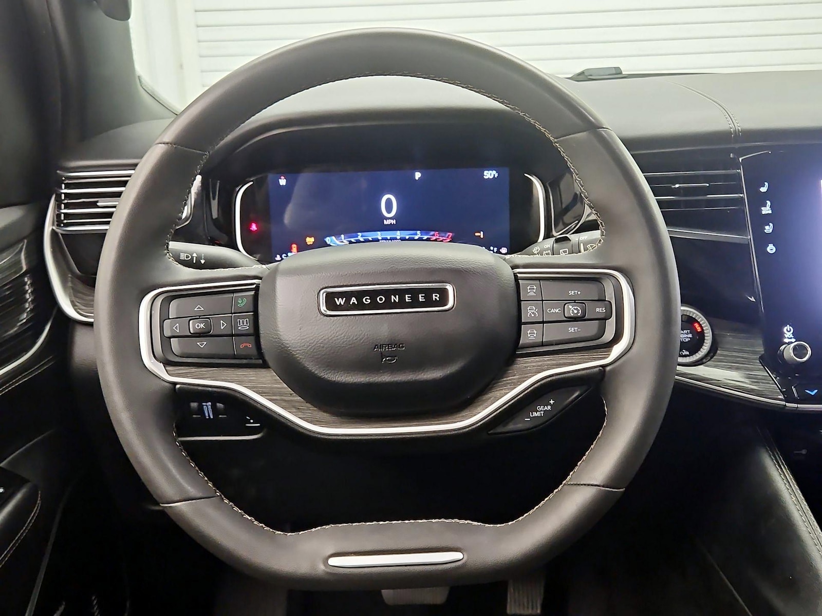 2022 Jeep Wagoneer Series III - Photo 11