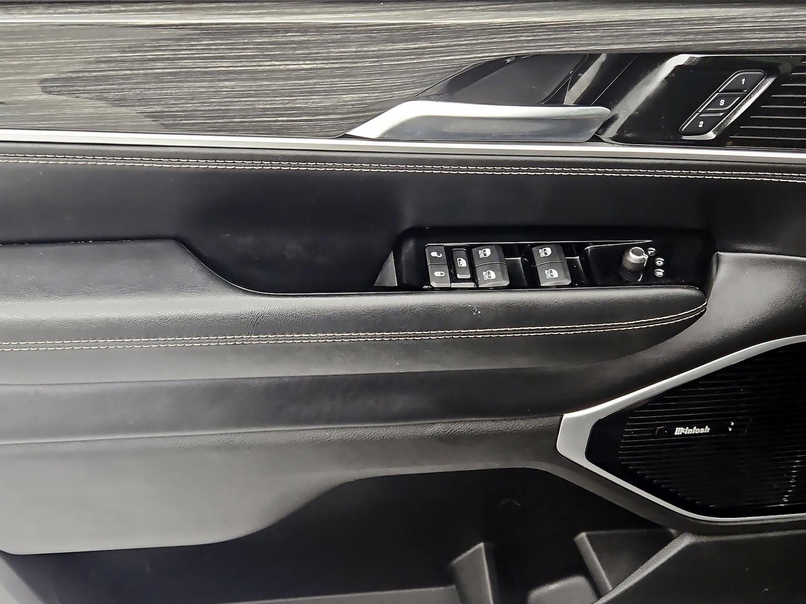 2022 Jeep Wagoneer Series III - Photo 13