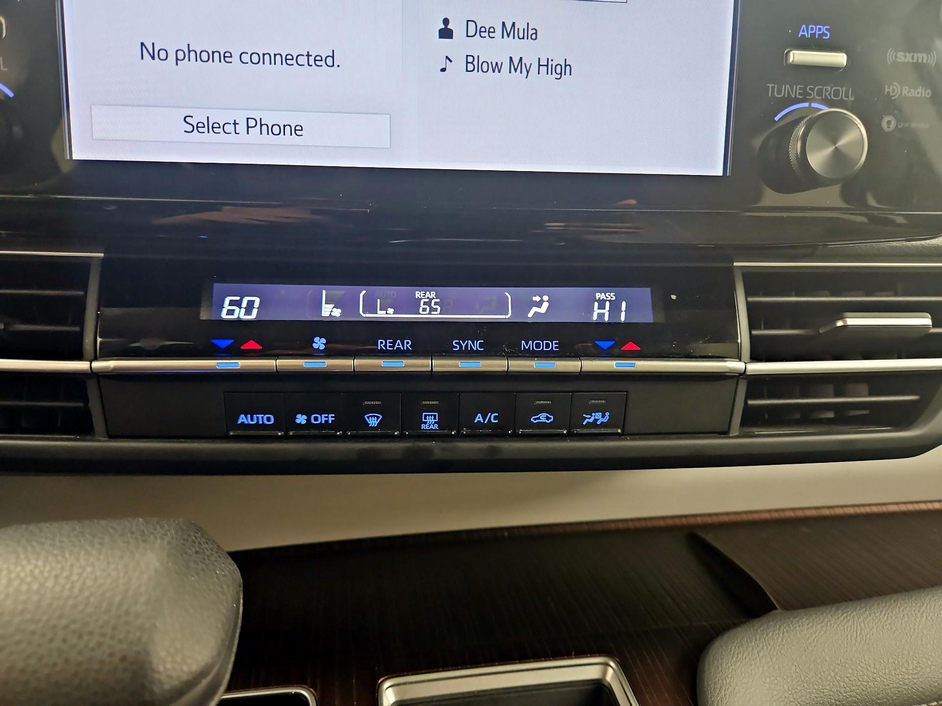 Thumbnail: 2024 Toyota Sienna - 17