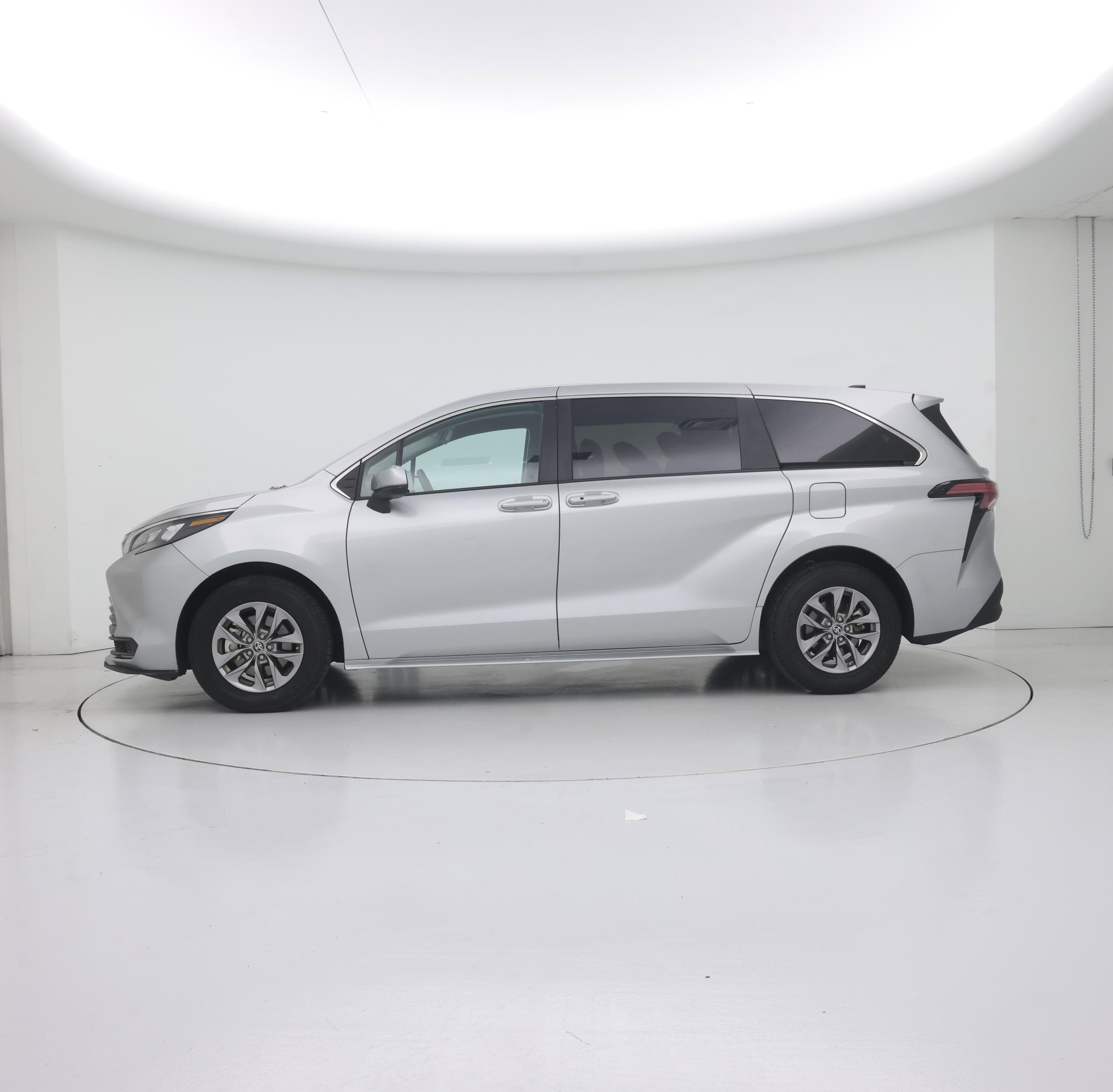 Thumbnail: 2024 Toyota Sienna - 3