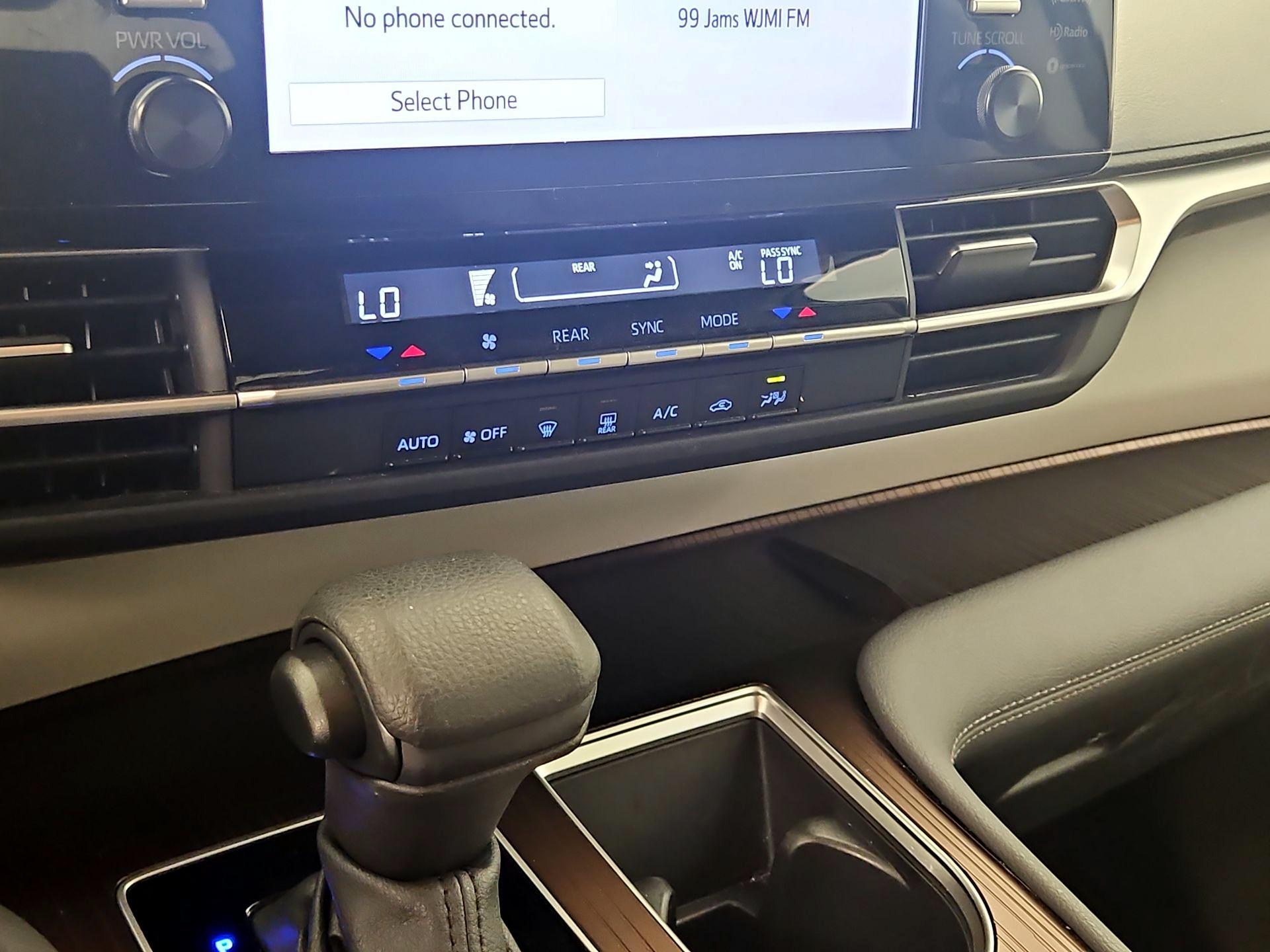 Thumbnail: 2024 Toyota Sienna - 16