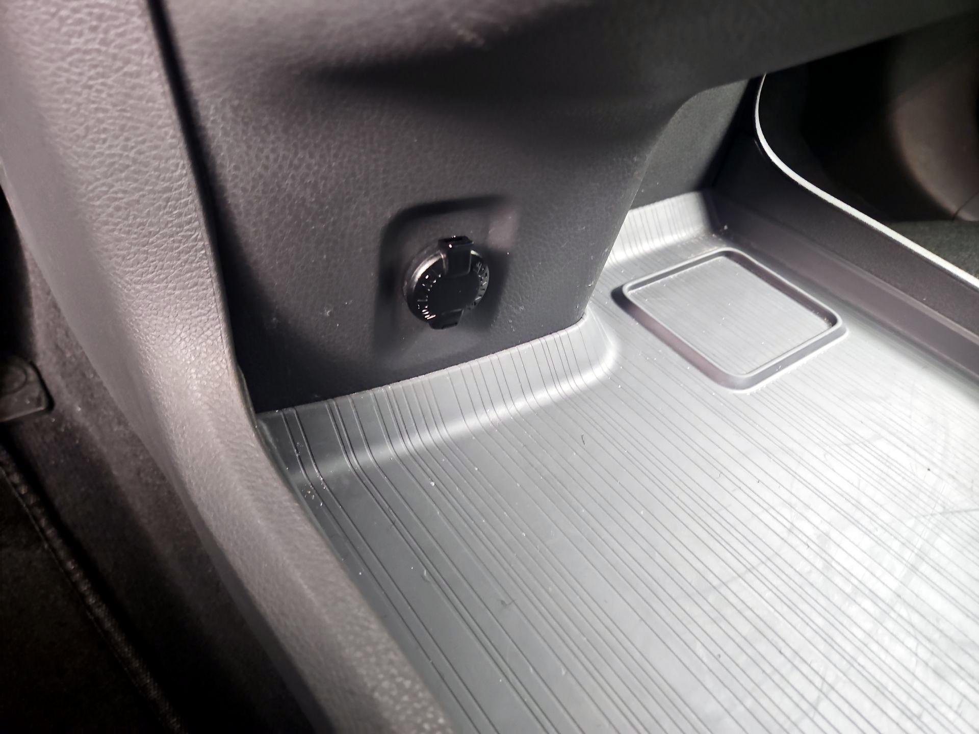 Thumbnail: 2024 Toyota Sienna - 18