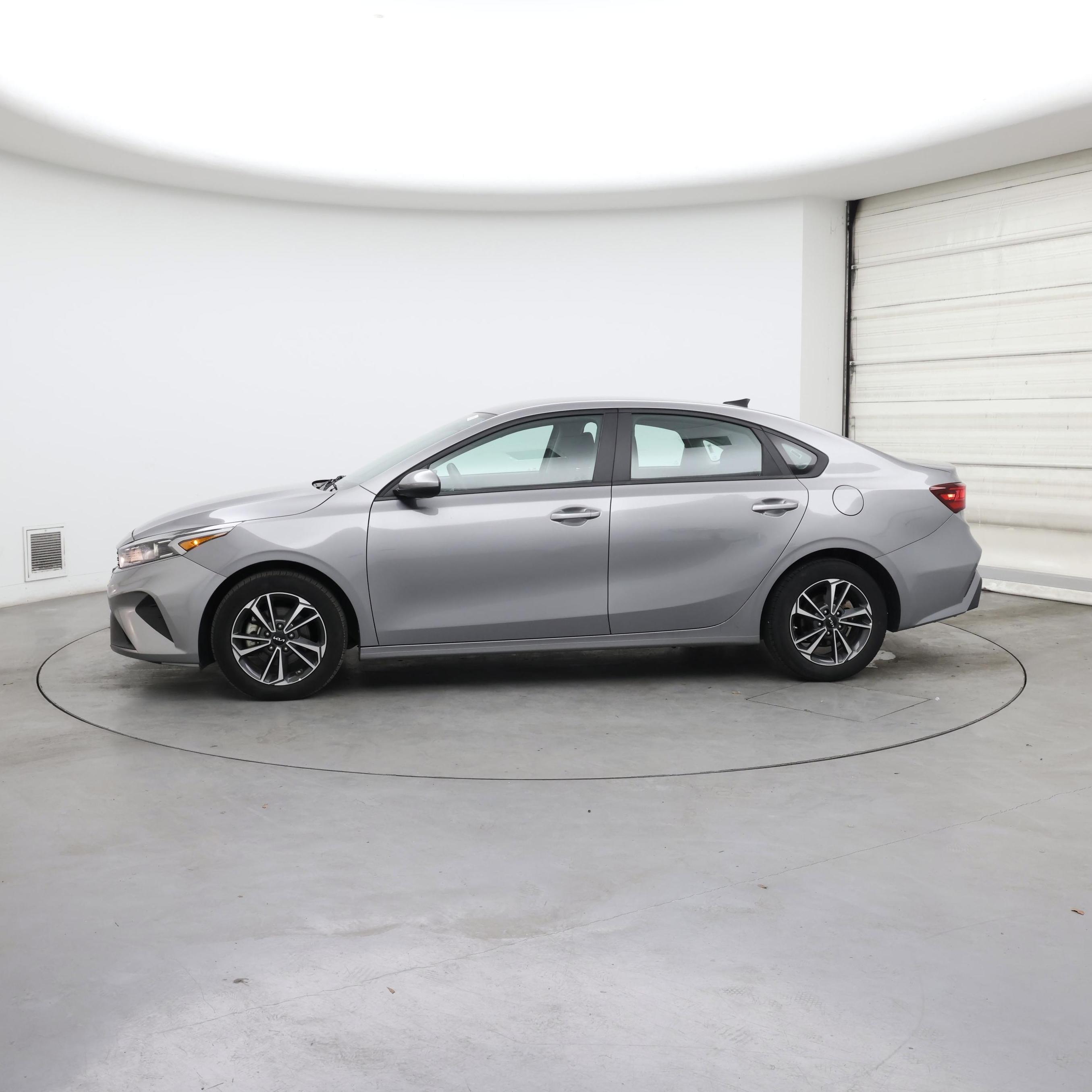 Thumbnail: 2024 Kia Forte - 3