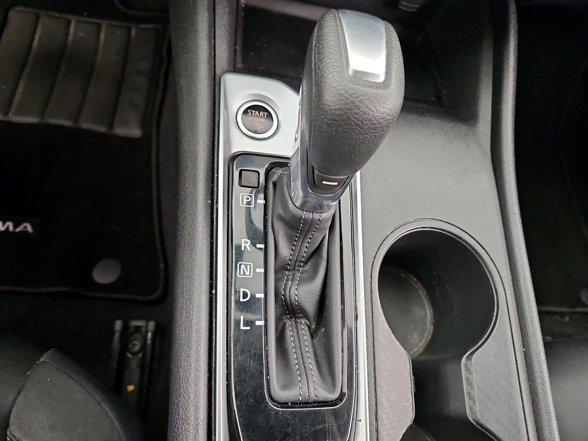 Thumbnail: 2020 Nissan Altima - 17