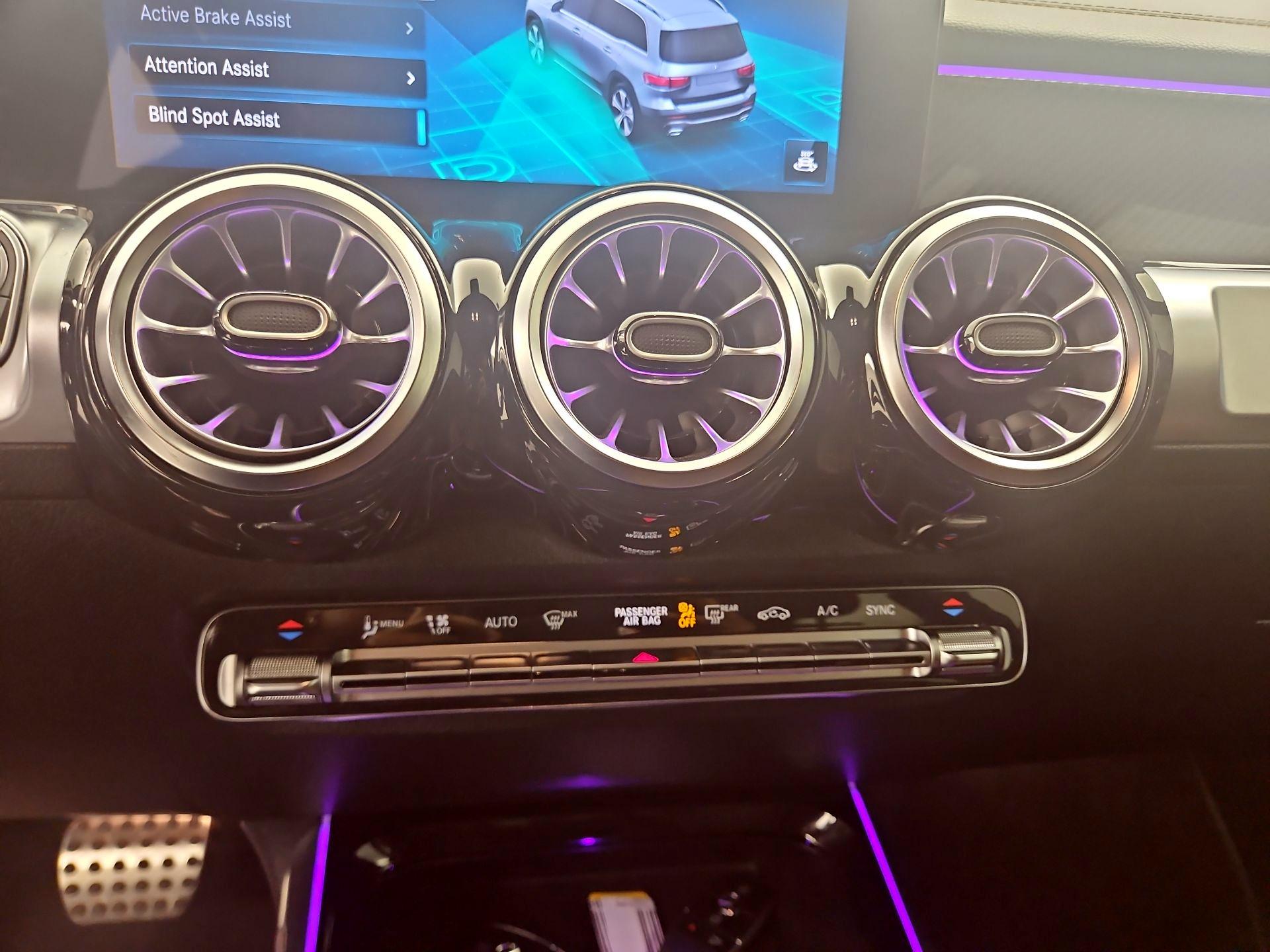 Thumbnail: 2023 Mercedes-Benz GLB - 16