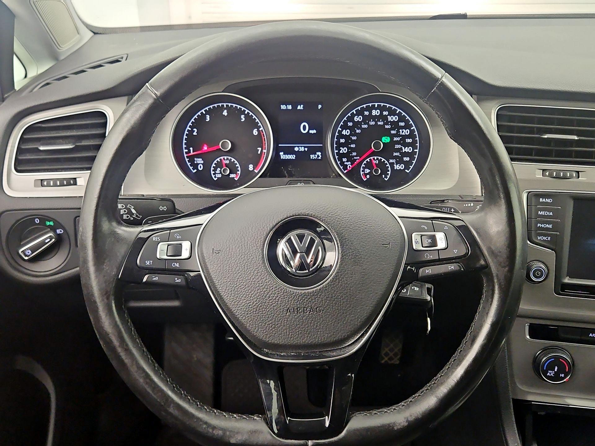 Thumbnail: 2016 Volkswagen Golf - 10