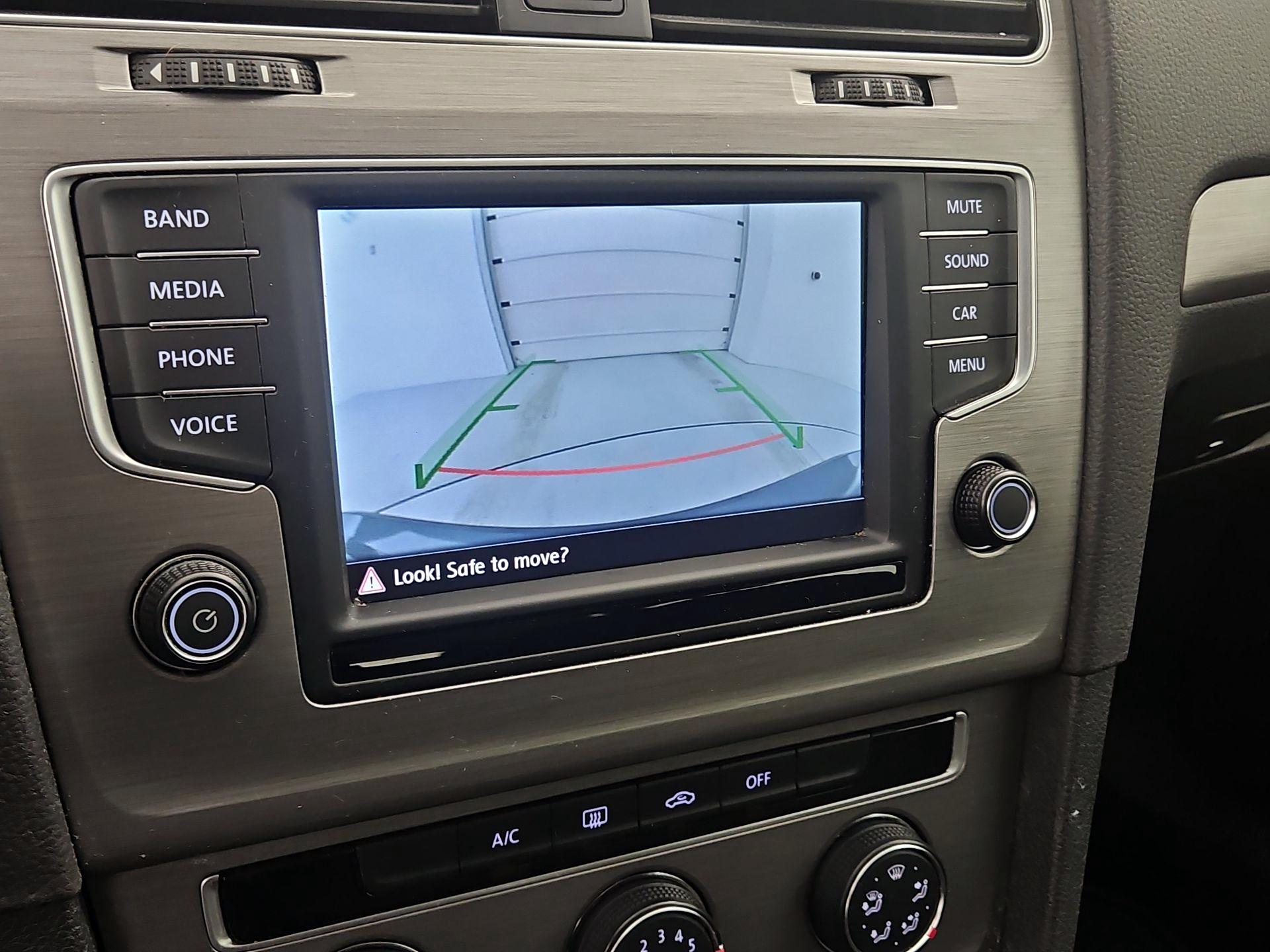 Thumbnail: 2016 Volkswagen Golf - 14