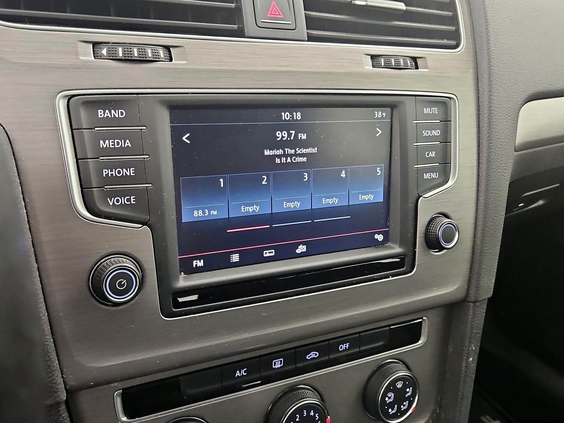 Thumbnail: 2016 Volkswagen Golf - 15