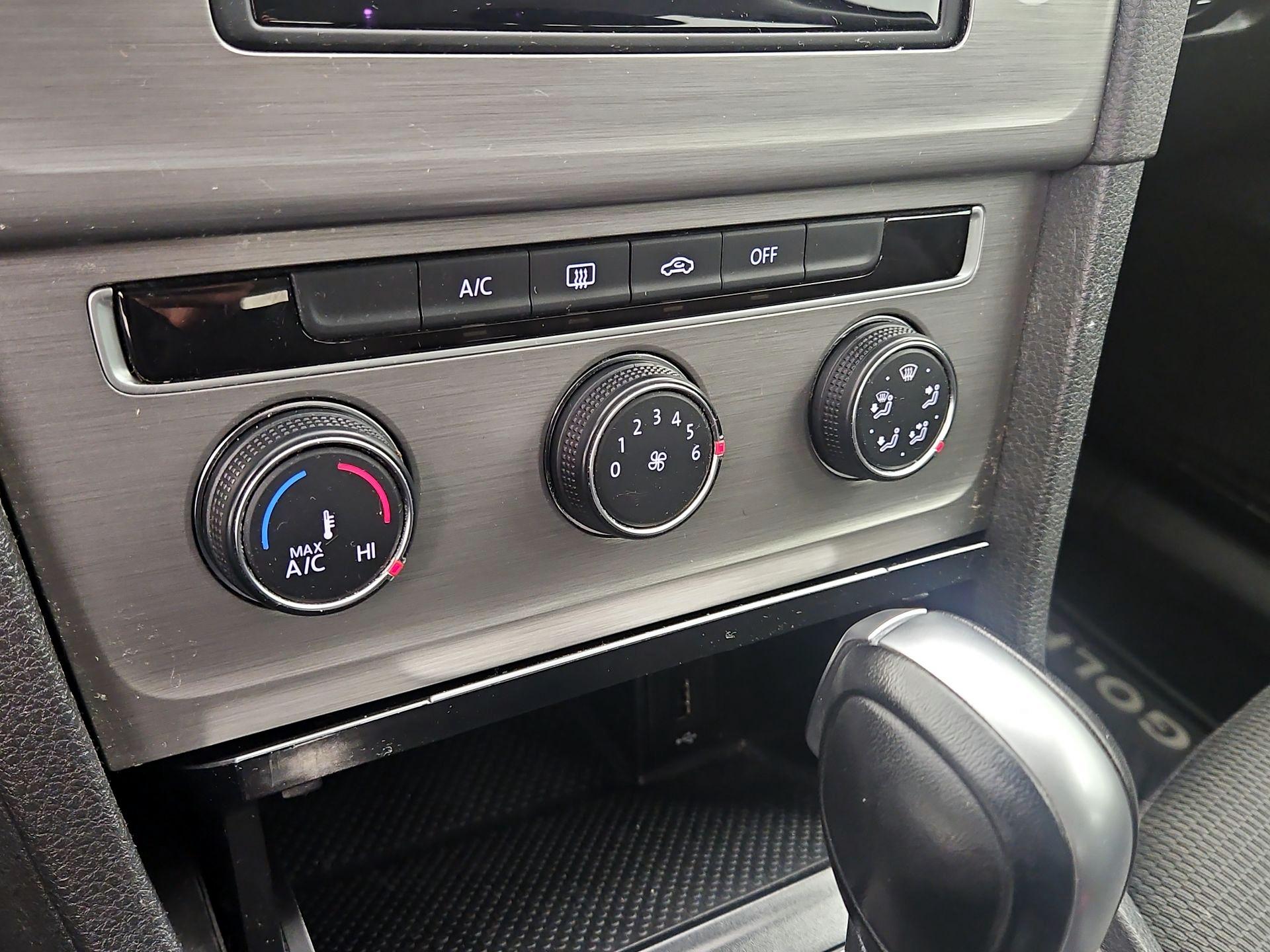 Thumbnail: 2016 Volkswagen Golf - 16