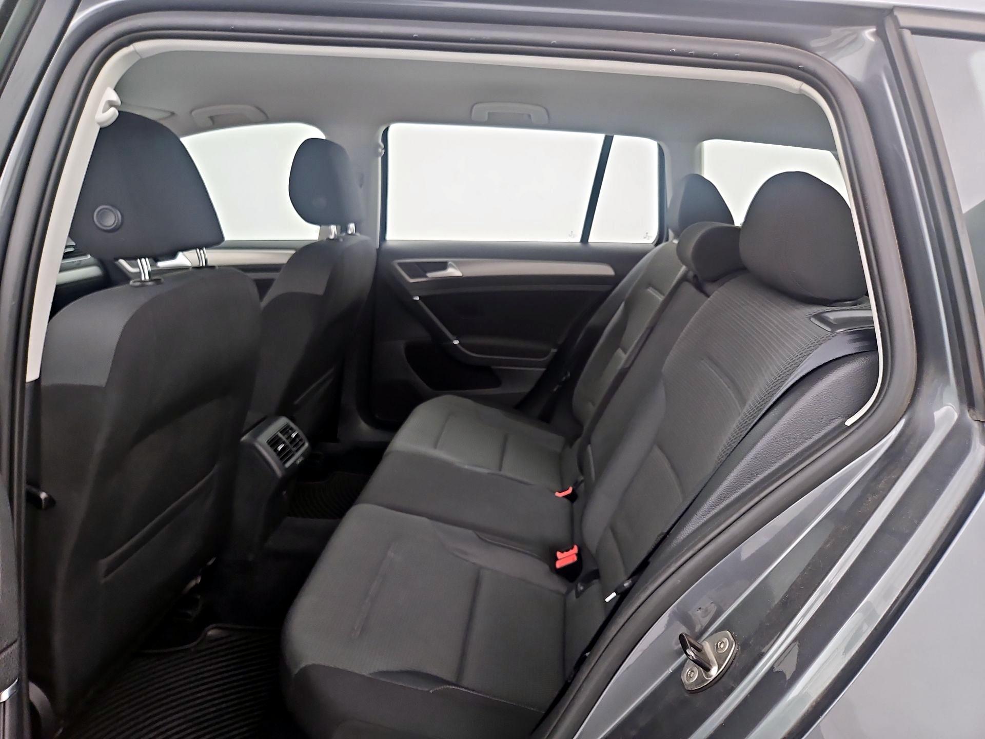 Thumbnail: 2016 Volkswagen Golf - 19